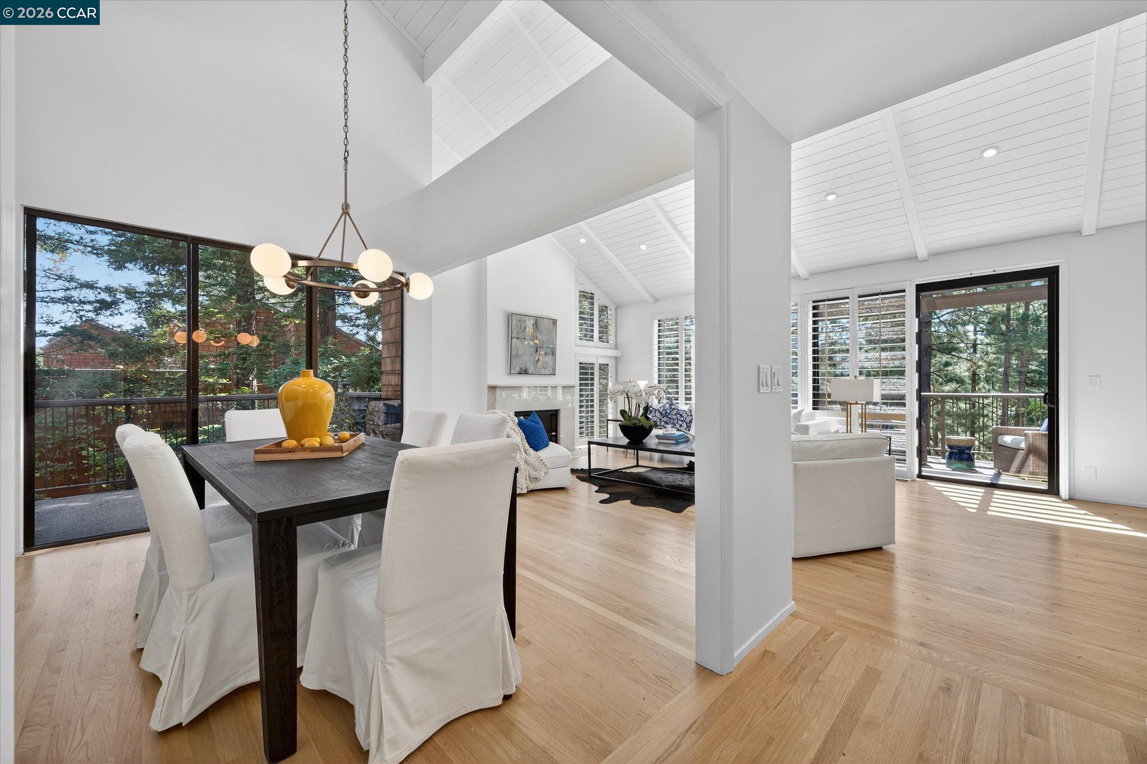 Detail Gallery Image 8 of 36 For 224 the Knoll, Orinda,  CA 94563 - 3 Beds | 2/1 Baths