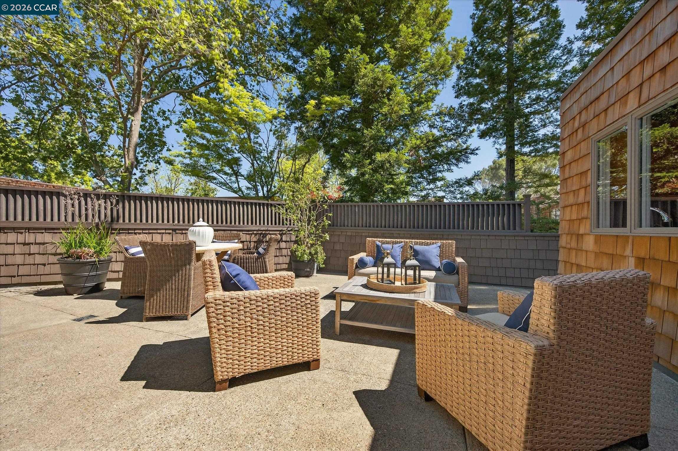 Detail Gallery Image 10 of 36 For 224 the Knoll, Orinda,  CA 94563 - 3 Beds | 2/1 Baths