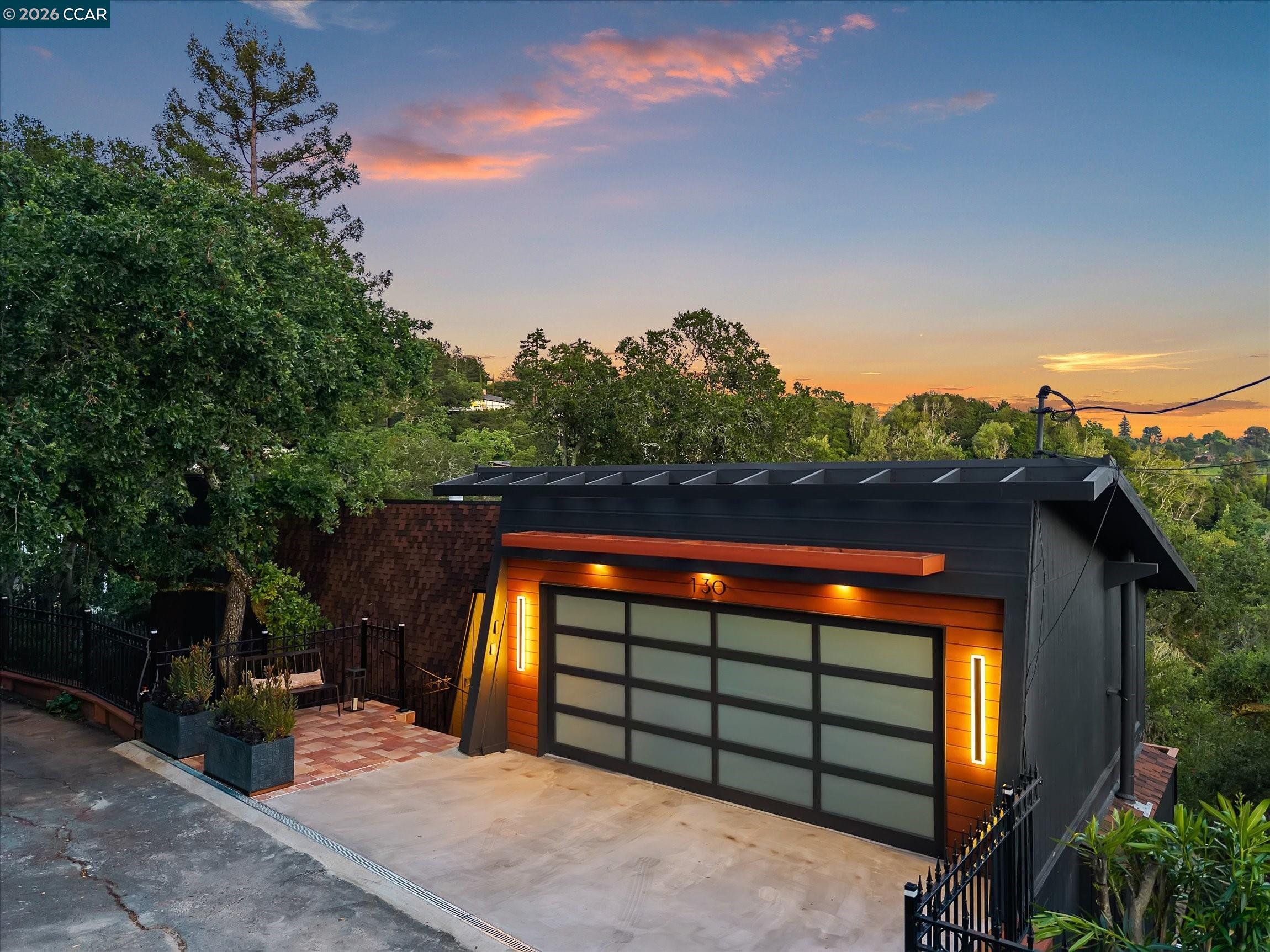 Detail Gallery Image 2 of 56 For 130 La Espiral, Orinda,  CA 94563 - 4 Beds | 3/1 Baths