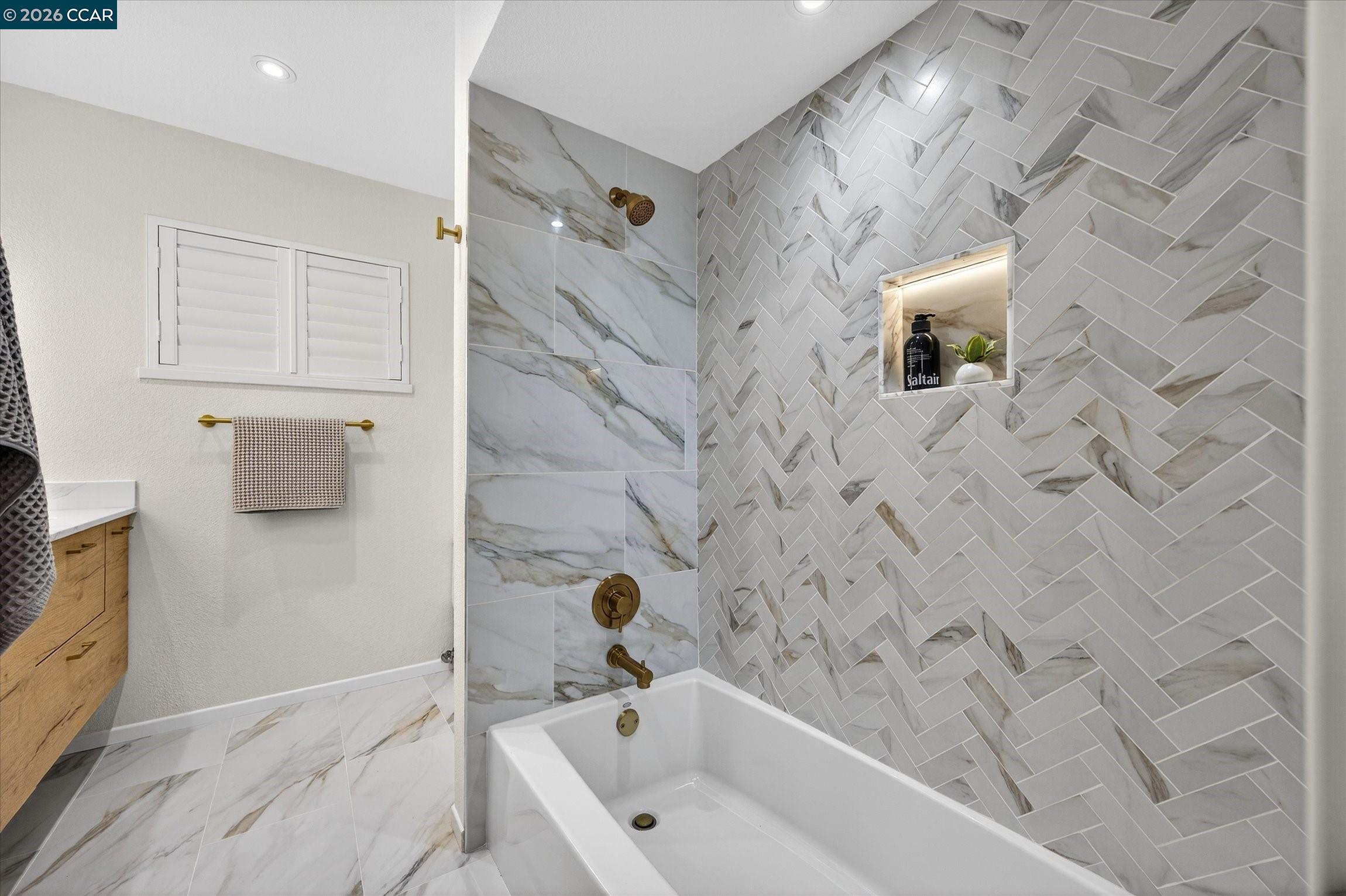 Detail Gallery Image 47 of 56 For 130 La Espiral, Orinda,  CA 94563 - 4 Beds | 3/1 Baths