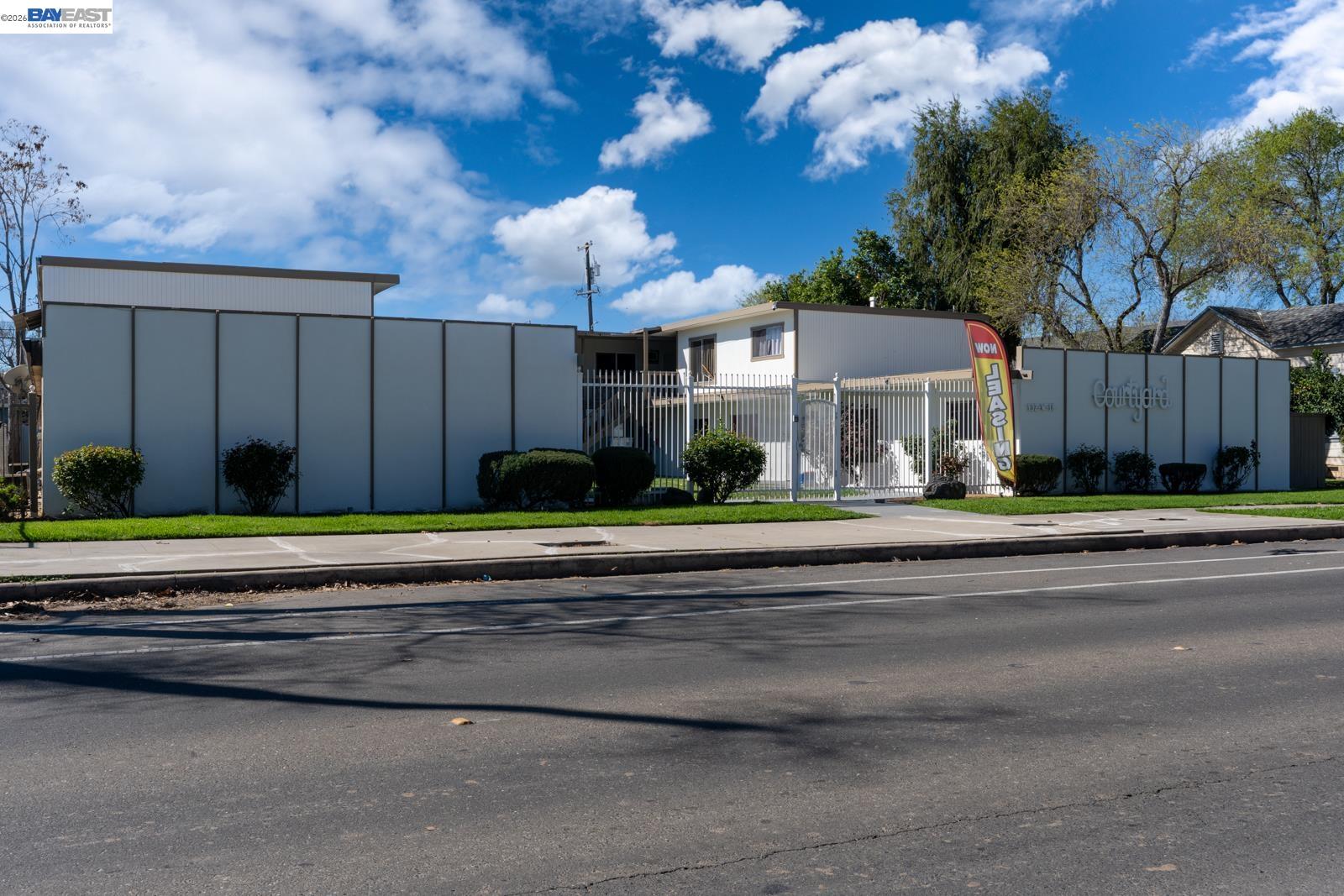 Detail Gallery Image 2 of 34 For 132 W 18th St, Merced,  CA 95340 - – Beds | – Baths