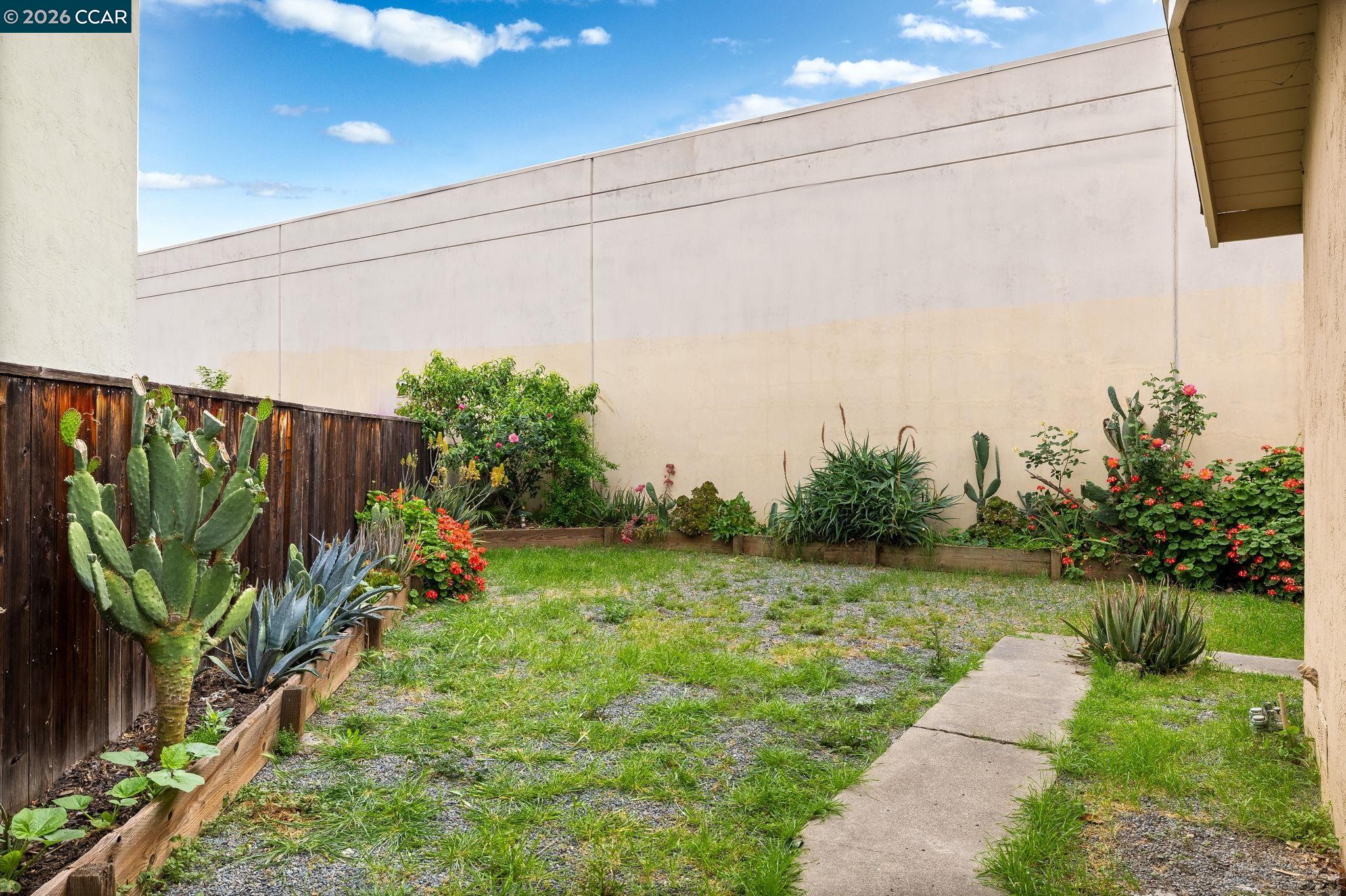 Detail Gallery Image 5 of 10 For 2548 Camara Cir, Concord,  CA 94520 - – Beds | – Baths