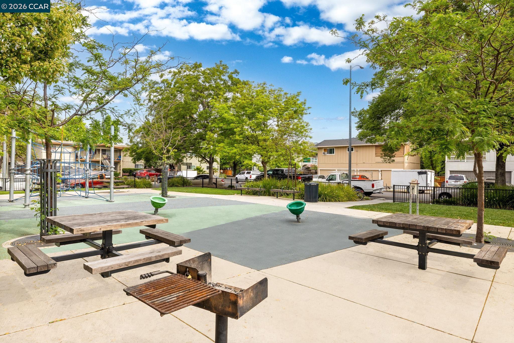 Detail Gallery Image 9 of 10 For 2548 Camara Cir, Concord,  CA 94520 - – Beds | – Baths