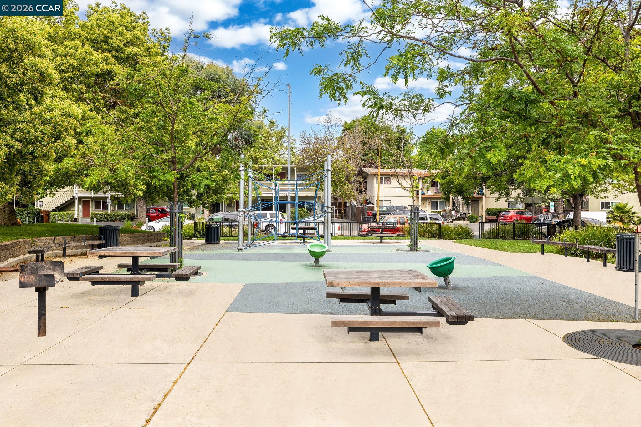 Detail Gallery Image 11 of 11 For 2561 Camara Cir, Concord,  CA 94520 - – Beds | – Baths