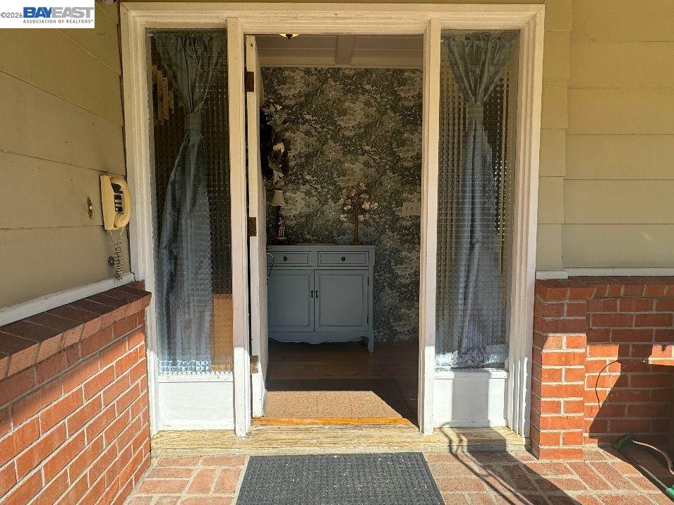 Detail Gallery Image 4 of 29 For 190 Alderwood Rd, Walnut Creek,  CA 94598-1042 - 4 Beds | 3 Baths