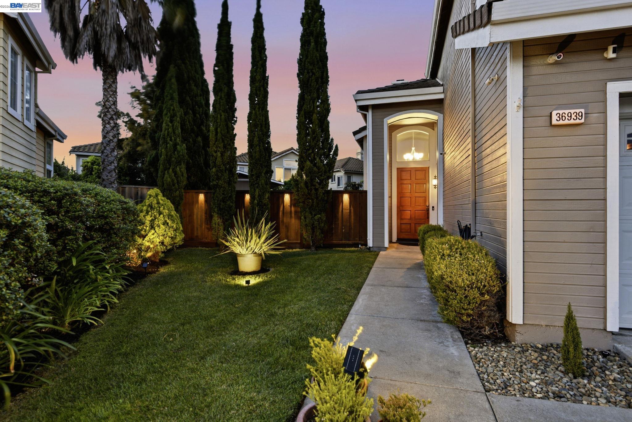 Detail Gallery Image 2 of 49 For 36939 Papaya Street, Newark,  CA 94560 - 4 Beds | 2/1 Baths