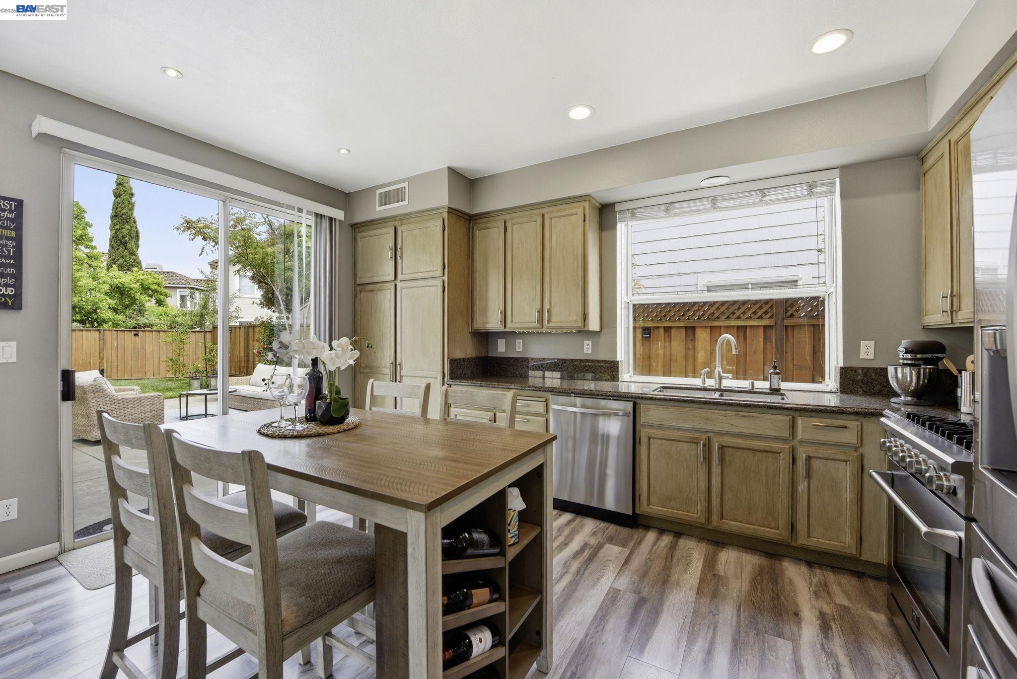 Detail Gallery Image 13 of 49 For 36939 Papaya Street, Newark,  CA 94560 - 4 Beds | 2/1 Baths