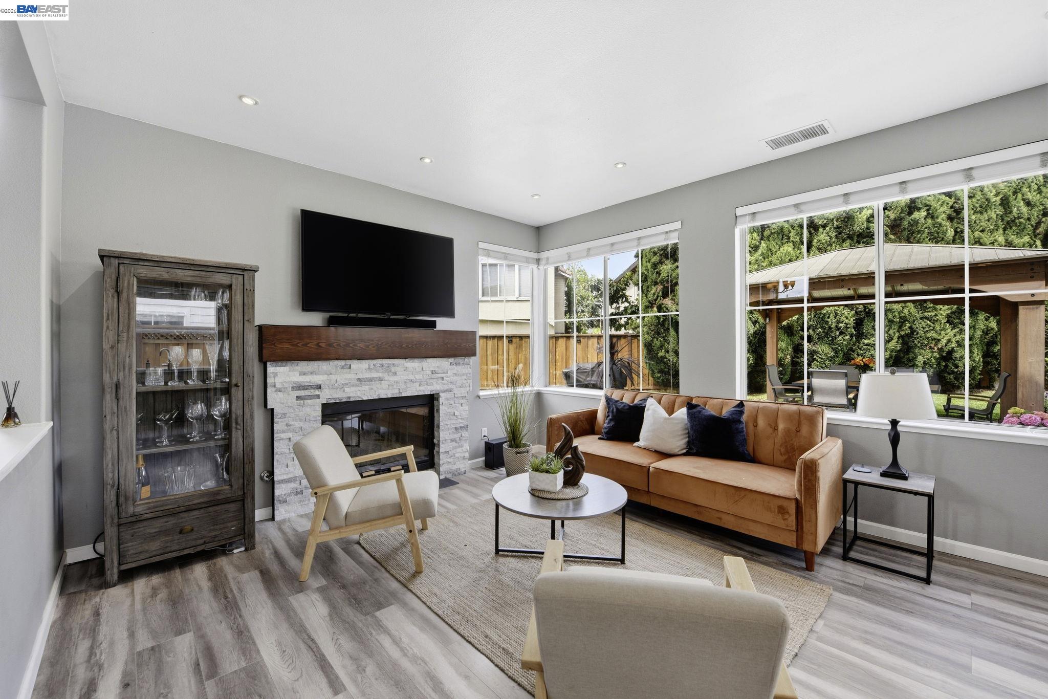 Detail Gallery Image 6 of 49 For 36939 Papaya Street, Newark,  CA 94560 - 4 Beds | 2/1 Baths