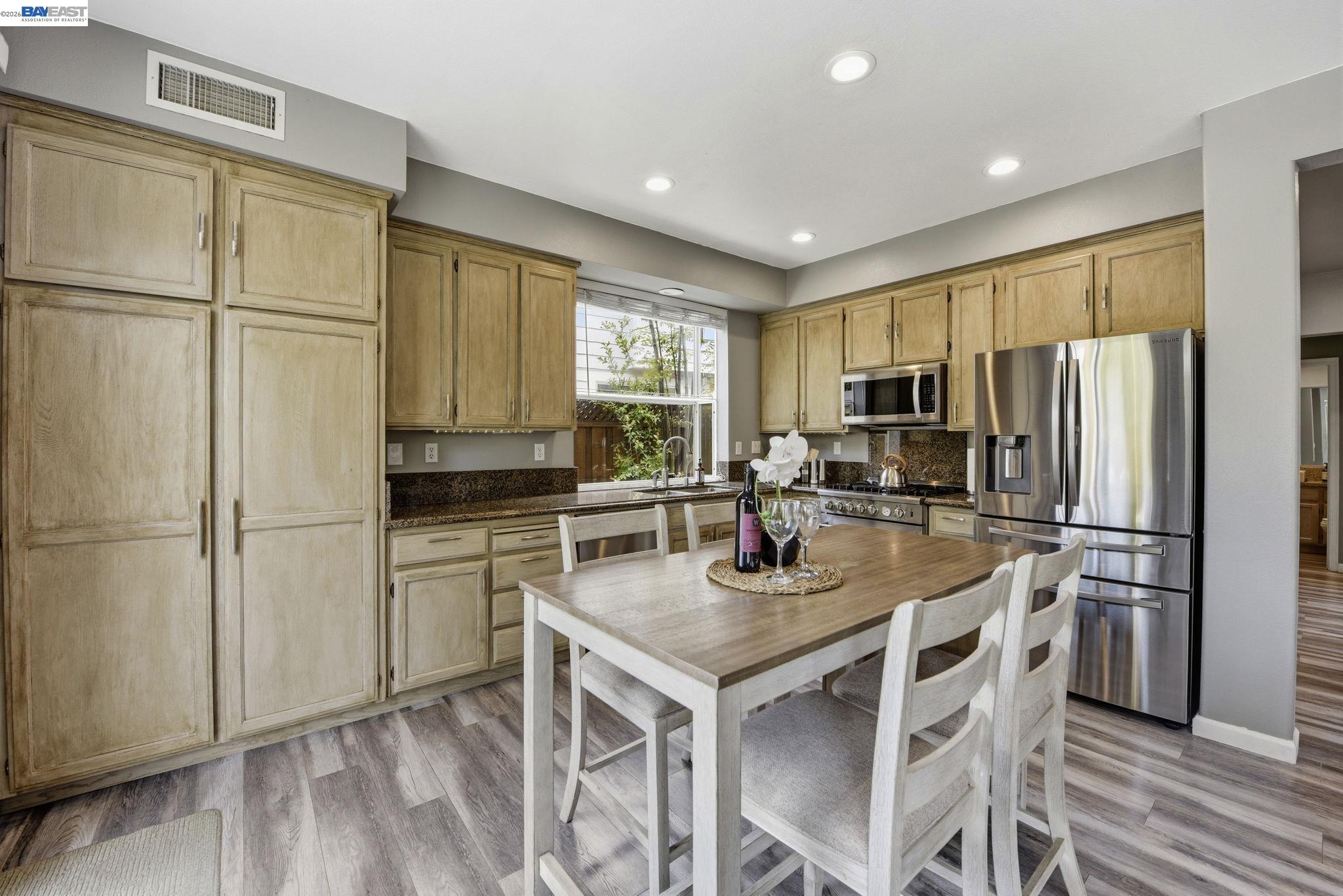 Detail Gallery Image 10 of 49 For 36939 Papaya Street, Newark,  CA 94560 - 4 Beds | 2/1 Baths