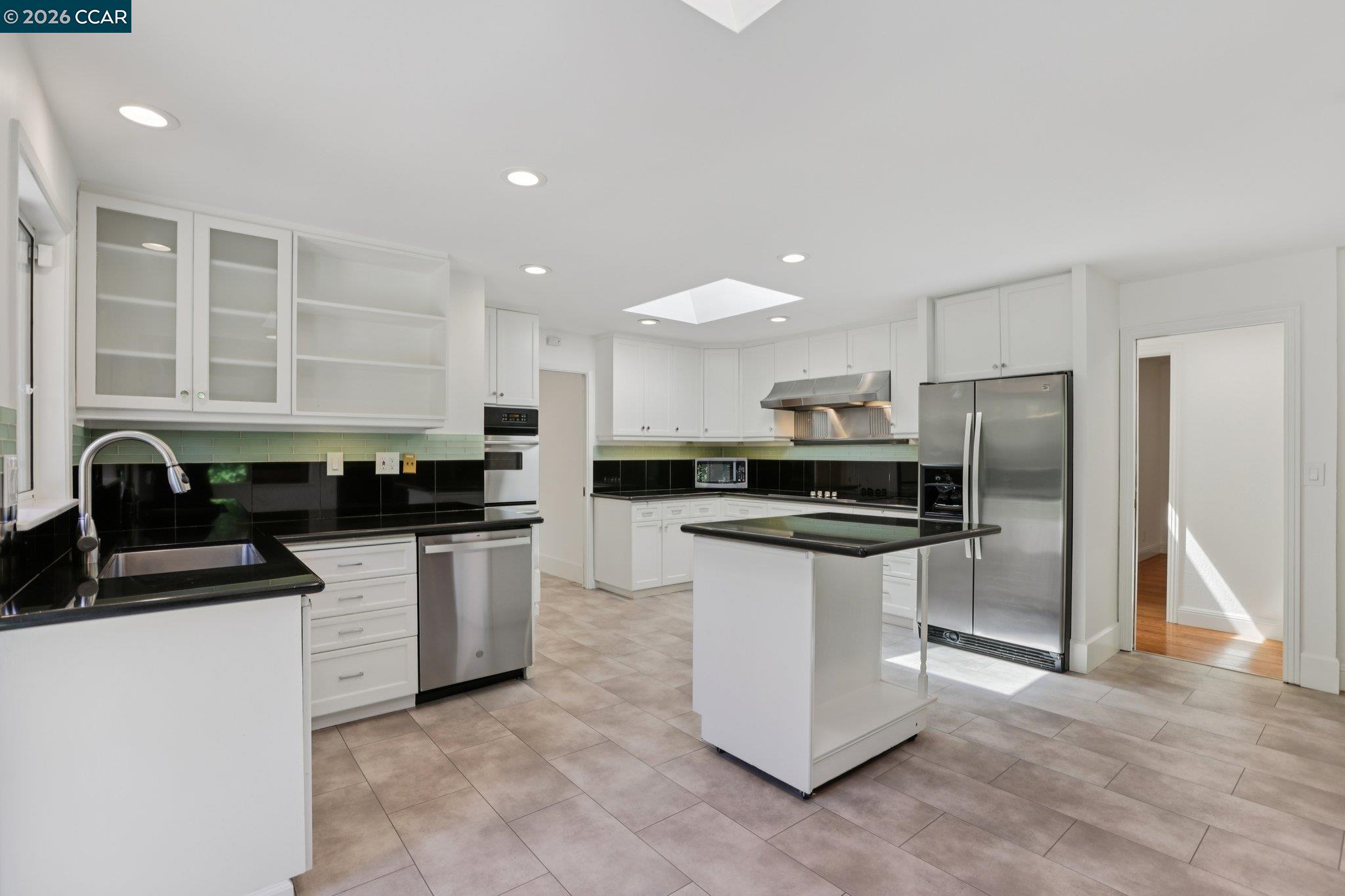 Detail Gallery Image 15 of 58 For 3394 Santa Maria Ct, Lafayette,  CA 94549 - 4 Beds | 3 Baths