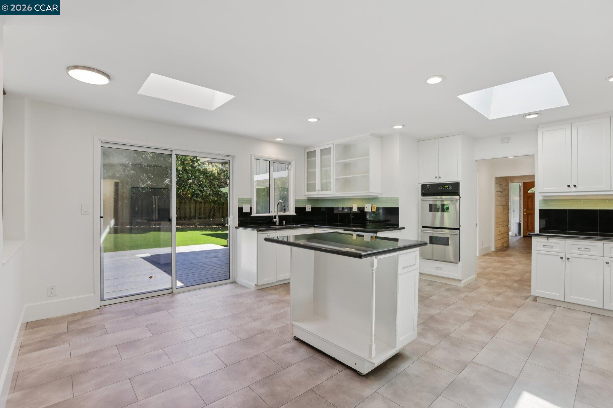 Detail Gallery Image 16 of 58 For 3394 Santa Maria Ct, Lafayette,  CA 94549 - 4 Beds | 3 Baths