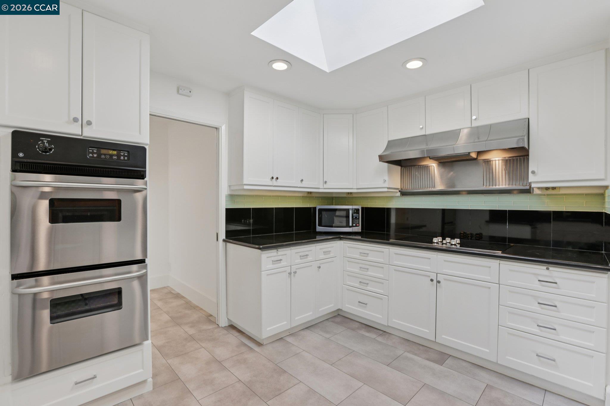 Detail Gallery Image 17 of 58 For 3394 Santa Maria Ct, Lafayette,  CA 94549 - 4 Beds | 3 Baths