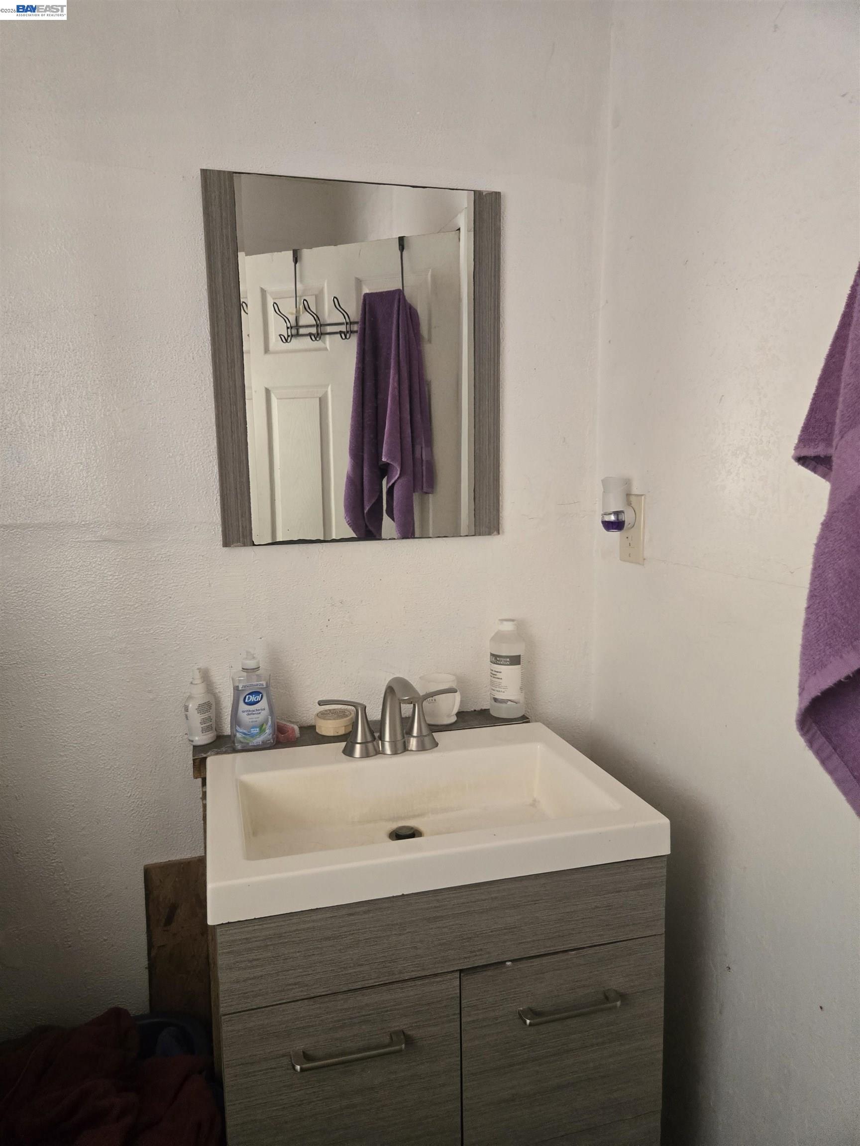 Detail Gallery Image 18 of 29 For 1345 53rd Ave, Oakland,  CA 94601 - 2 Beds | 2 Baths