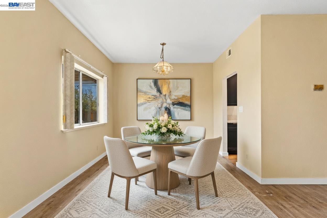 Detail Gallery Image 12 of 47 For 104 Bridgeview Ct, Crockett,  CA 94525 - 3 Beds | 2/1 Baths