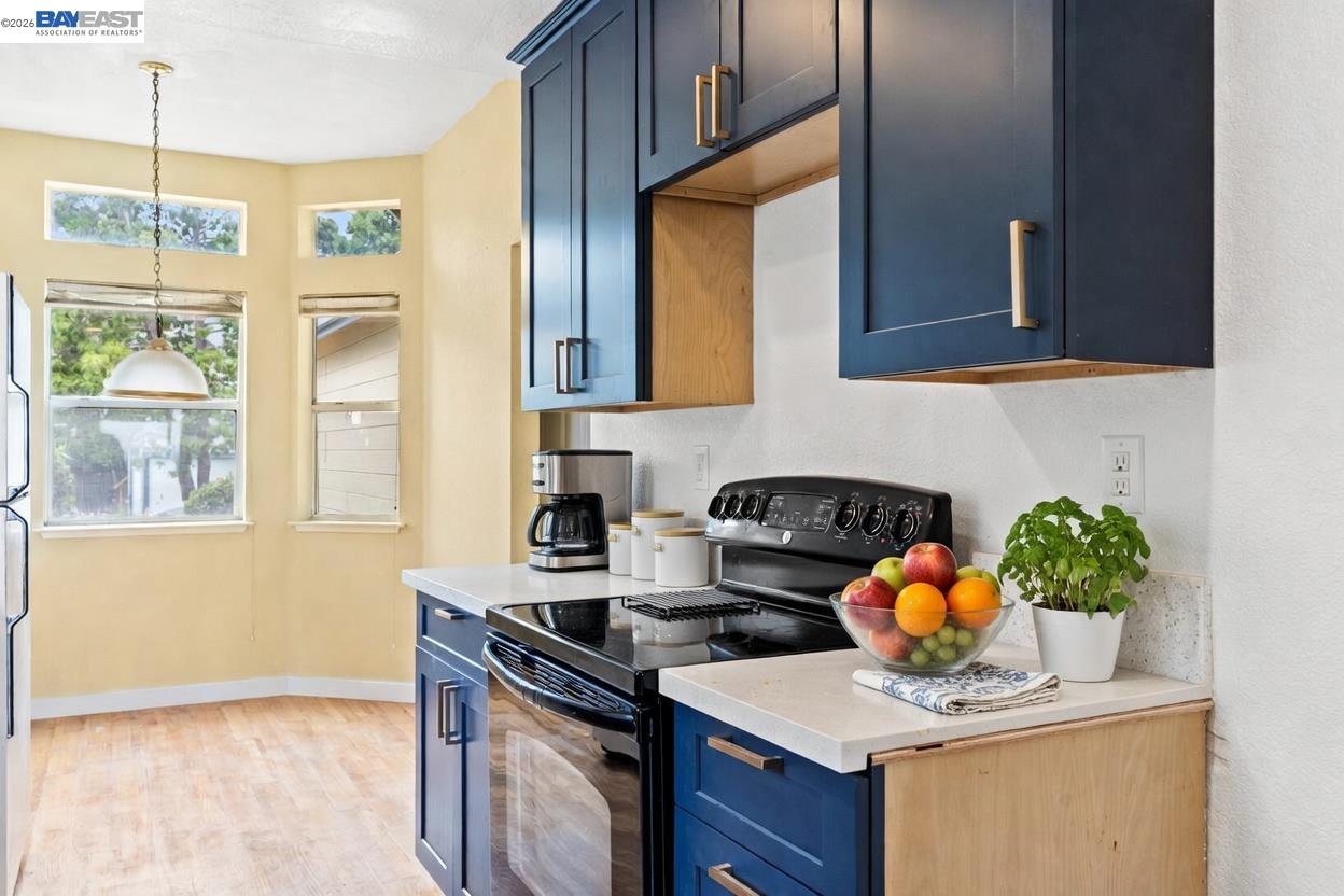 Detail Gallery Image 18 of 47 For 104 Bridgeview Ct, Crockett,  CA 94525 - 3 Beds | 2/1 Baths