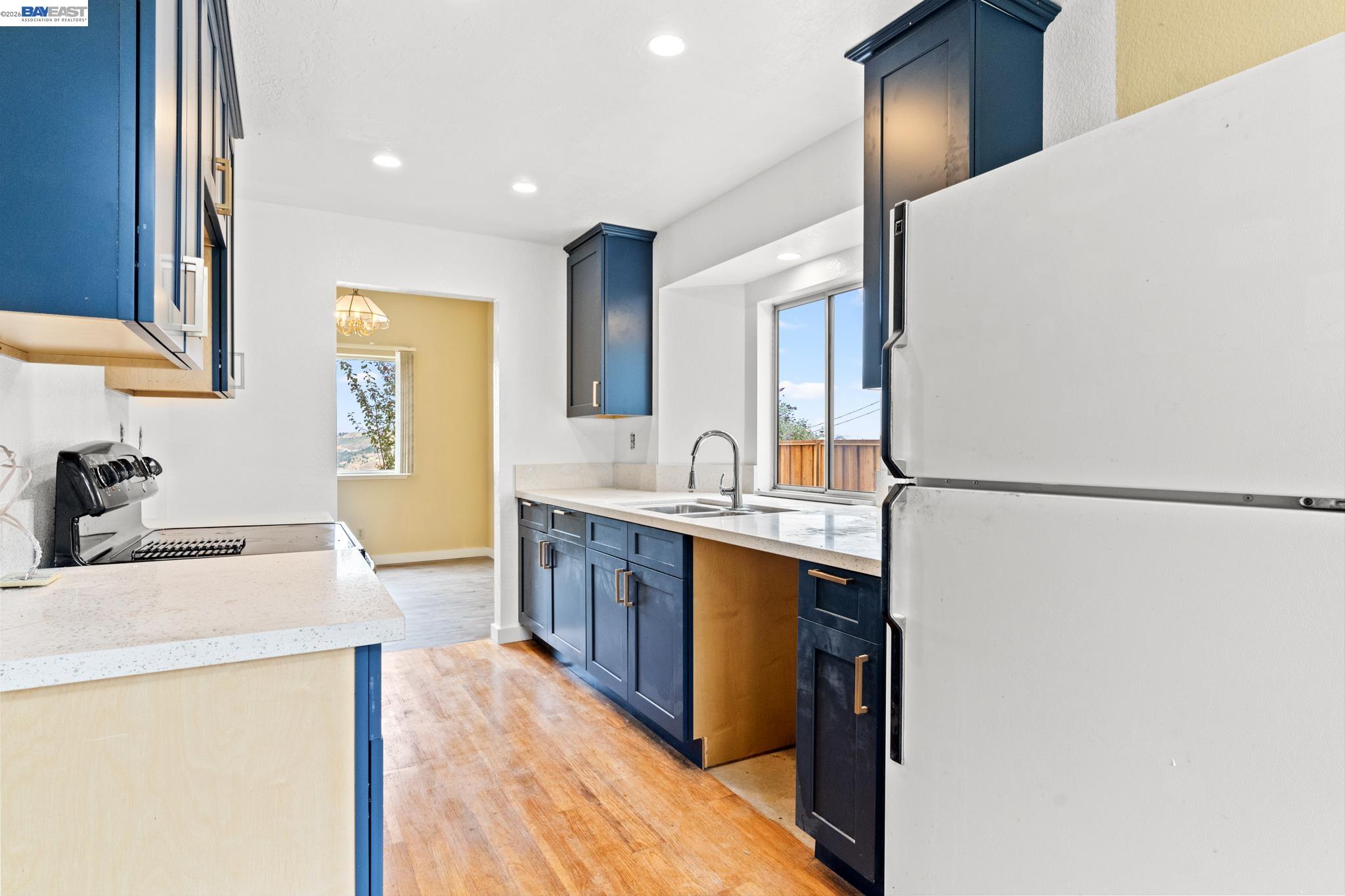 Detail Gallery Image 23 of 47 For 104 Bridgeview Ct, Crockett,  CA 94525 - 3 Beds | 2/1 Baths