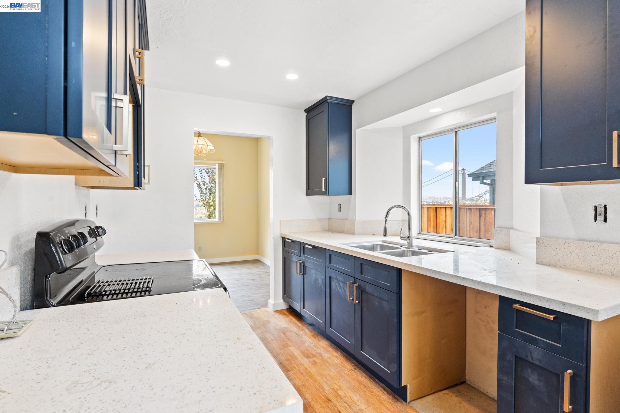 Detail Gallery Image 25 of 47 For 104 Bridgeview Ct, Crockett,  CA 94525 - 3 Beds | 2/1 Baths