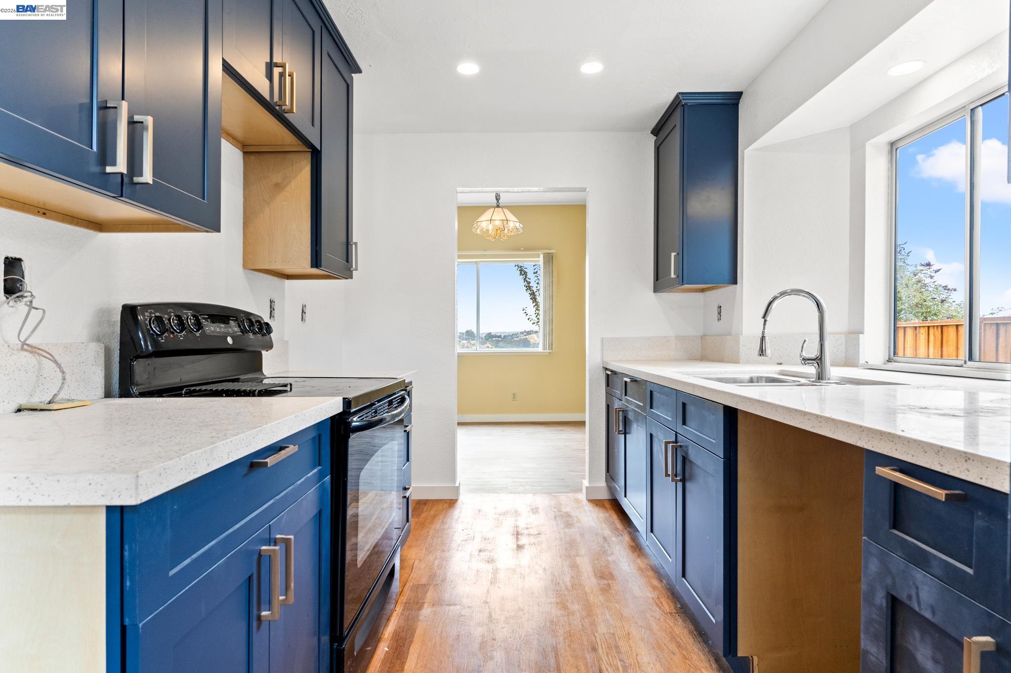 Detail Gallery Image 31 of 47 For 104 Bridgeview Ct, Crockett,  CA 94525 - 3 Beds | 2/1 Baths