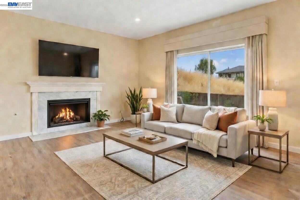 Detail Gallery Image 5 of 47 For 104 Bridgeview Ct, Crockett,  CA 94525 - 3 Beds | 2/1 Baths