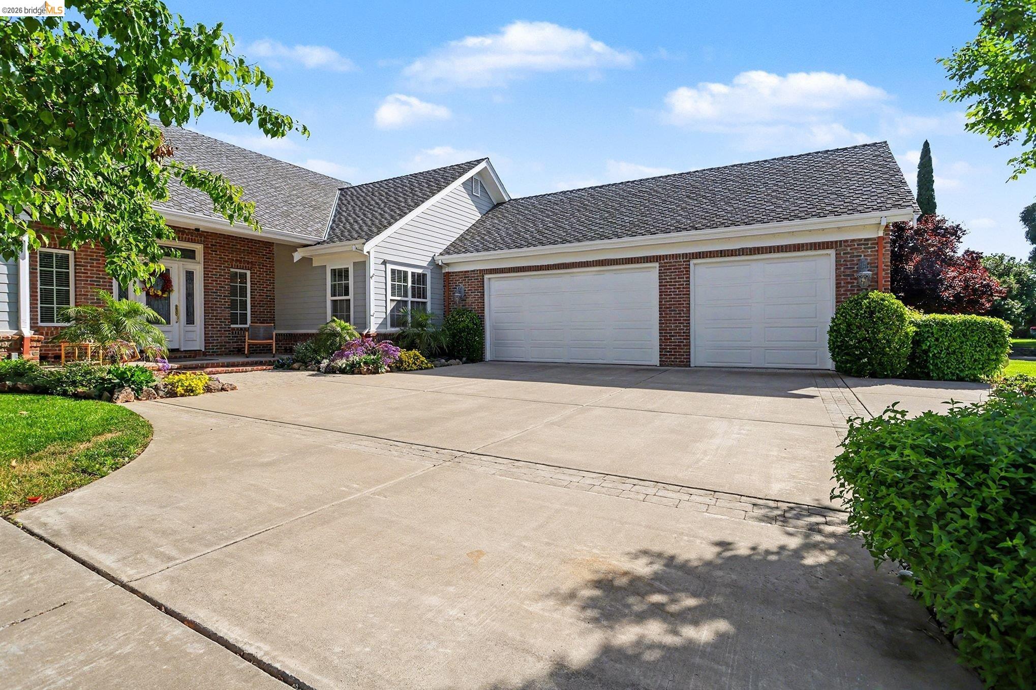 Detail Gallery Image 4 of 40 For 131 Loren Ln, Oakley,  CA 94561 - 3 Beds | 2/1 Baths