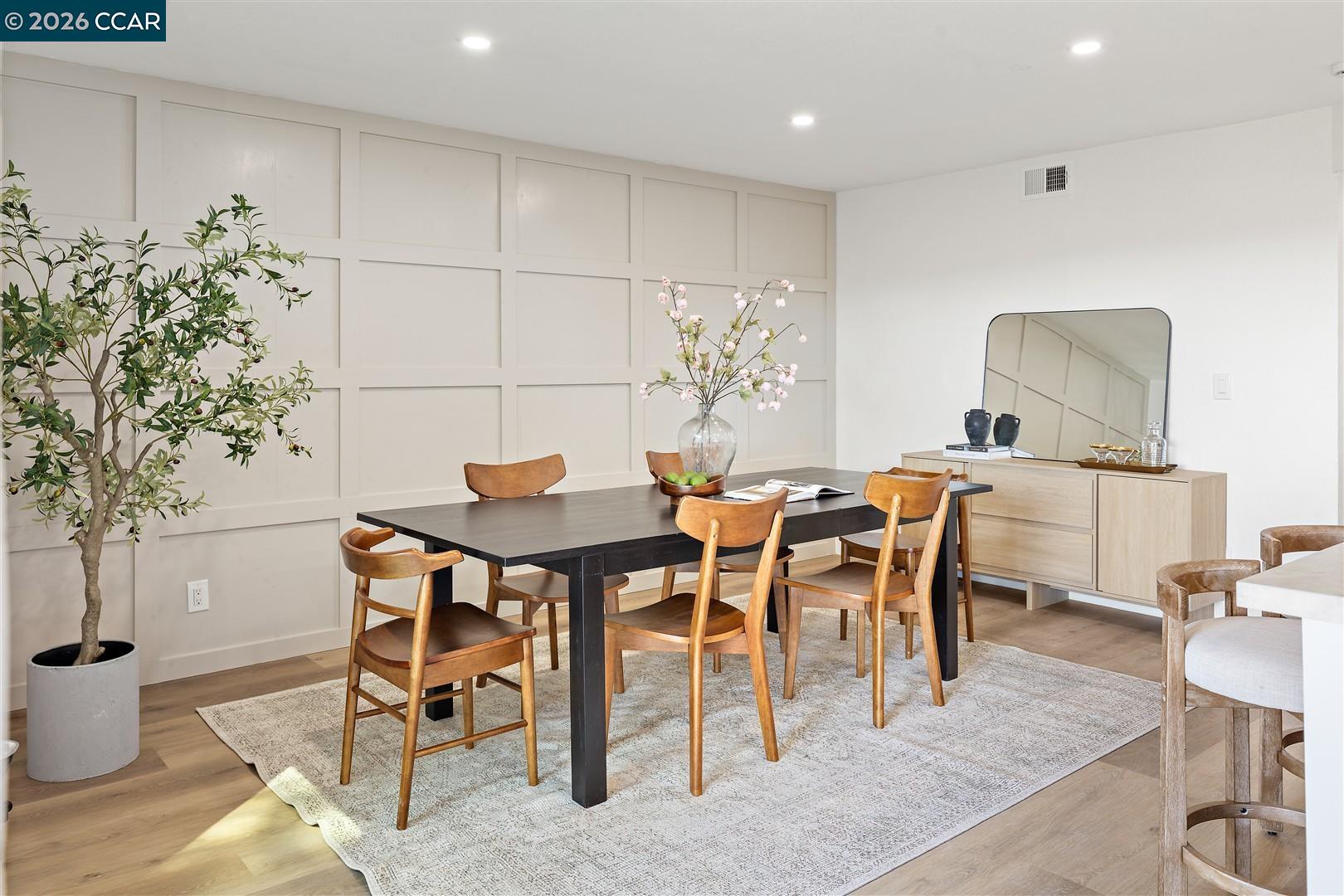 Detail Gallery Image 14 of 60 For 2419 Hill View Ln, Pinole,  CA 94564 - 5 Beds | 2/1 Baths