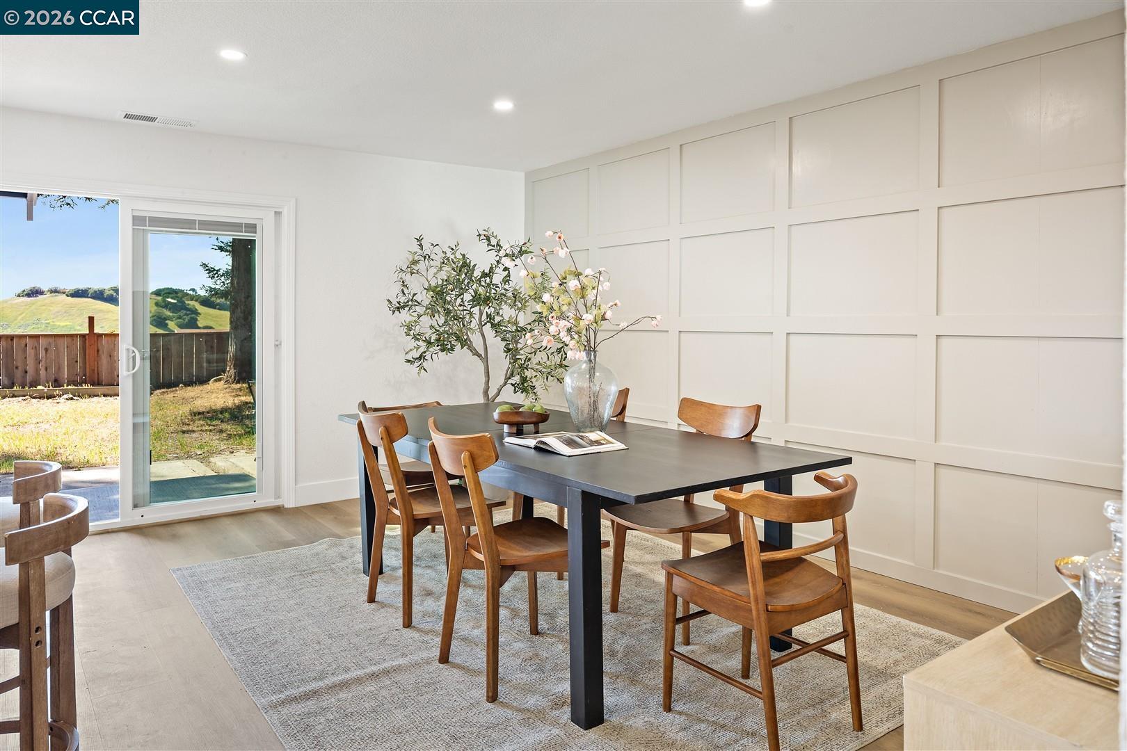 Detail Gallery Image 15 of 60 For 2419 Hill View Ln, Pinole,  CA 94564 - 5 Beds | 2/1 Baths