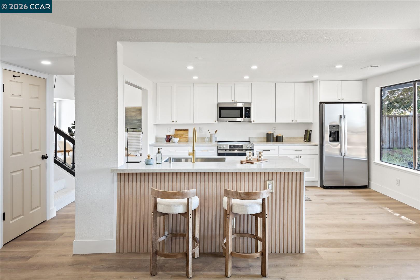 Detail Gallery Image 16 of 60 For 2419 Hill View Ln, Pinole,  CA 94564 - 5 Beds | 2/1 Baths