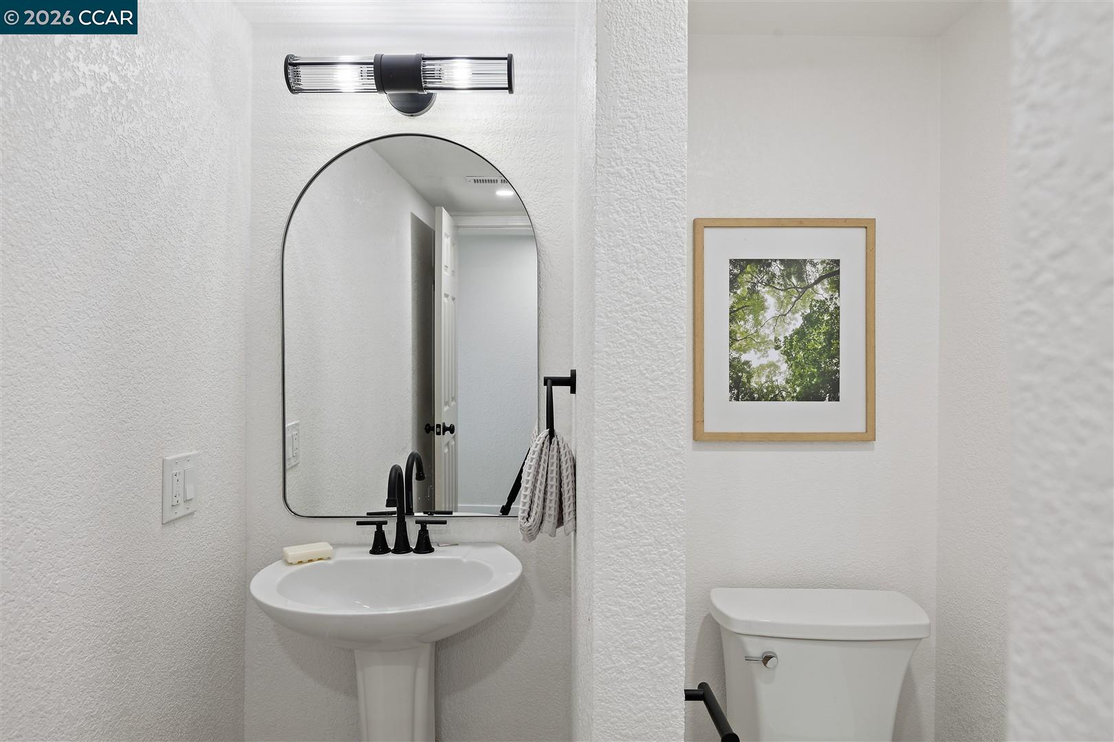 Detail Gallery Image 22 of 60 For 2419 Hill View Ln, Pinole,  CA 94564 - 5 Beds | 2/1 Baths