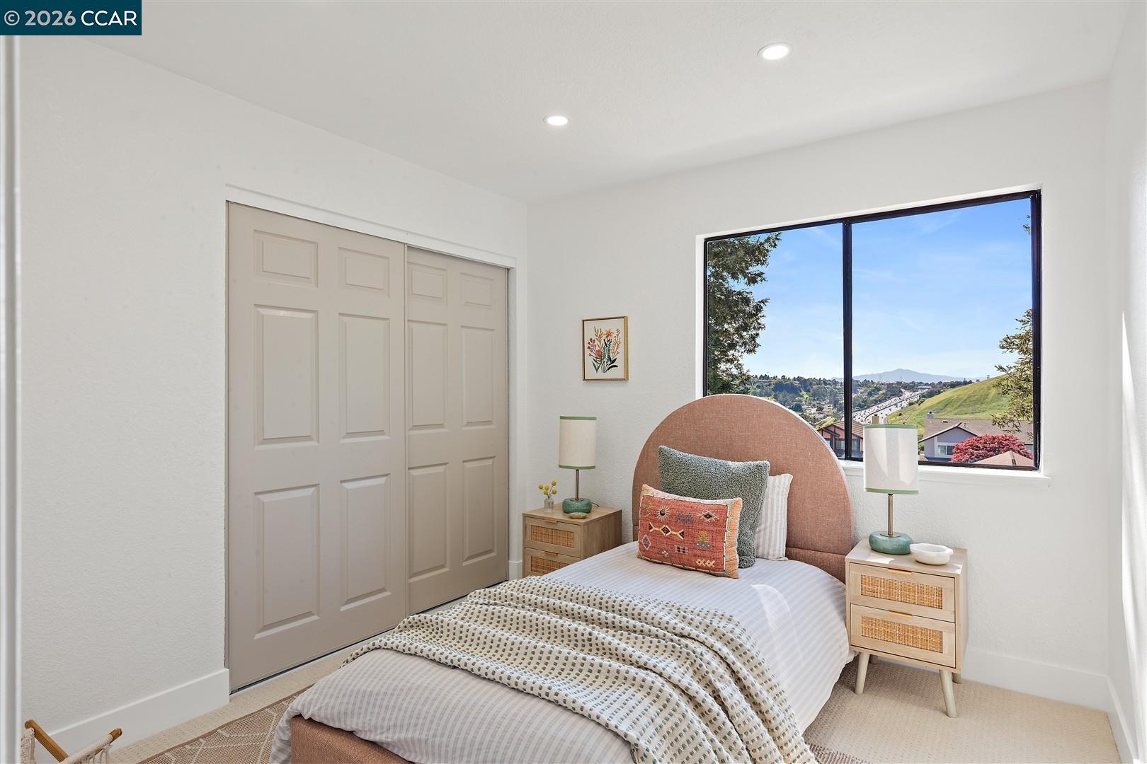 Detail Gallery Image 25 of 60 For 2419 Hill View Ln, Pinole,  CA 94564 - 5 Beds | 2/1 Baths