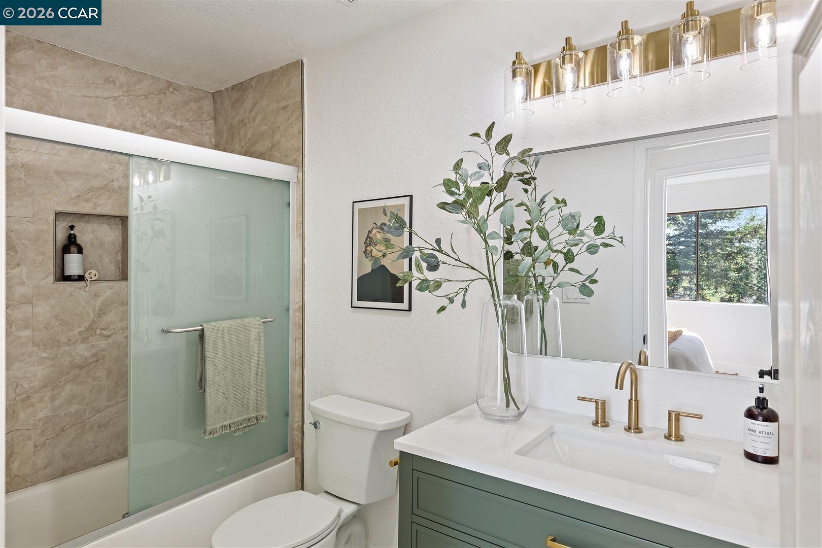 Detail Gallery Image 27 of 60 For 2419 Hill View Ln, Pinole,  CA 94564 - 5 Beds | 2/1 Baths