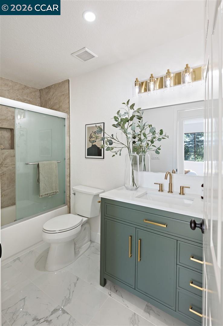 Detail Gallery Image 28 of 60 For 2419 Hill View Ln, Pinole,  CA 94564 - 5 Beds | 2/1 Baths