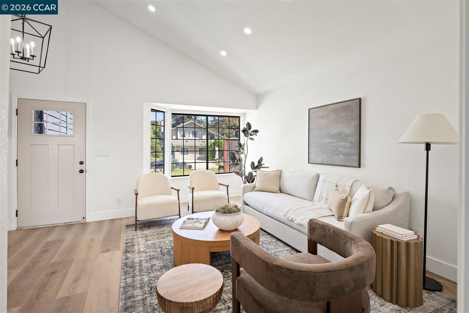 Detail Gallery Image 4 of 60 For 2419 Hill View Ln, Pinole,  CA 94564 - 5 Beds | 2/1 Baths