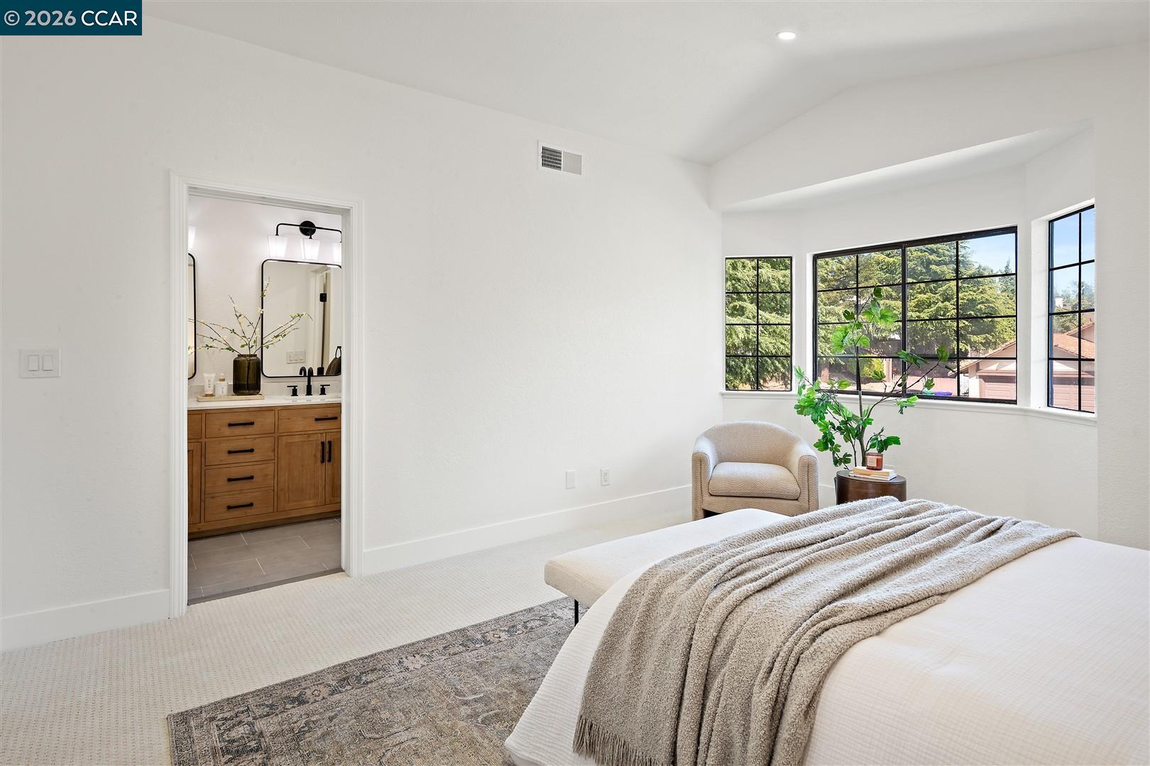 Detail Gallery Image 31 of 60 For 2419 Hill View Ln, Pinole,  CA 94564 - 5 Beds | 2/1 Baths