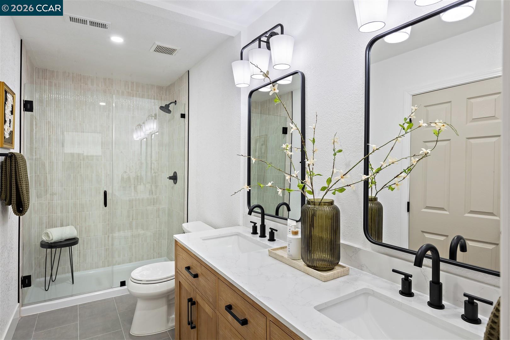 Detail Gallery Image 32 of 60 For 2419 Hill View Ln, Pinole,  CA 94564 - 5 Beds | 2/1 Baths