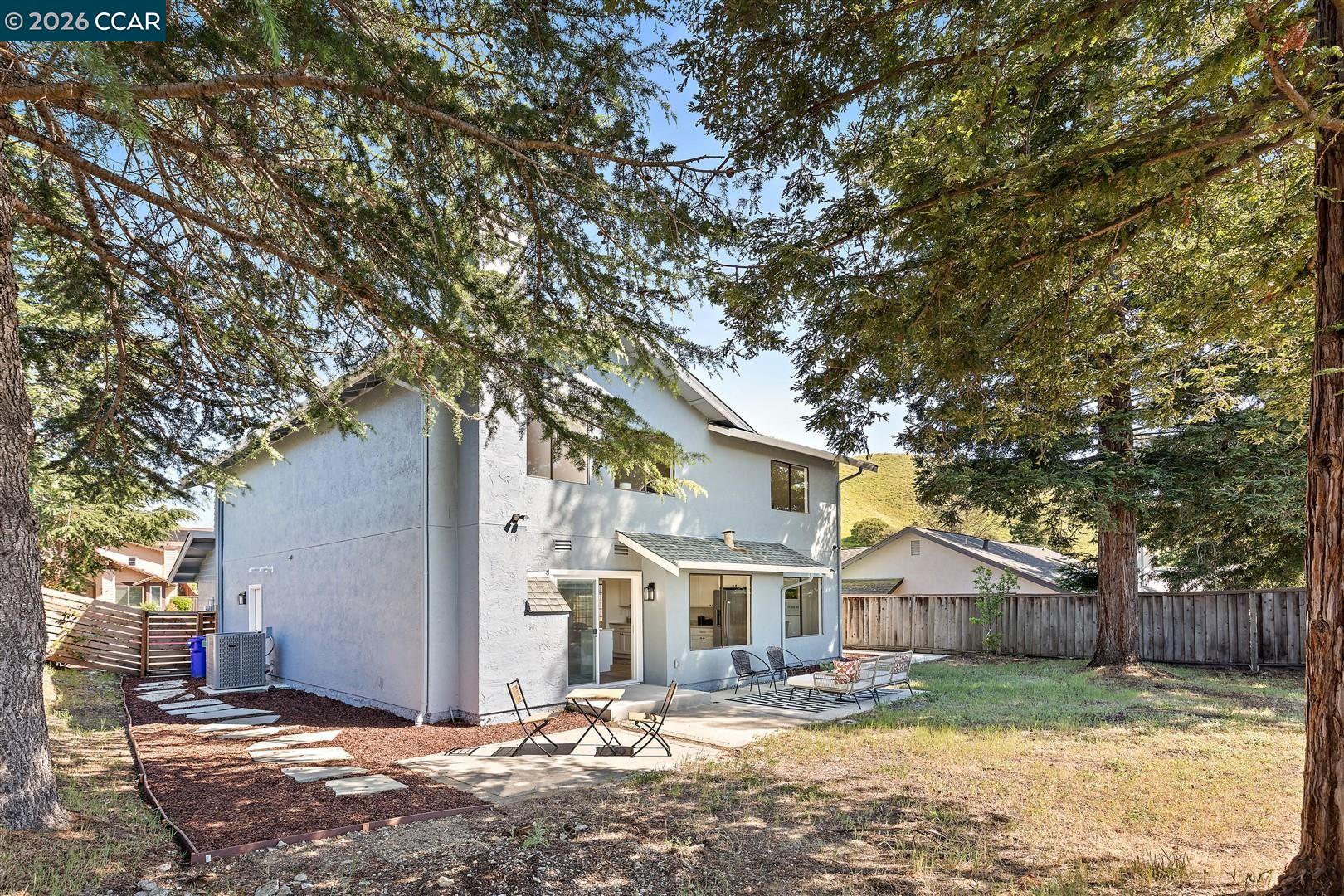 Detail Gallery Image 39 of 60 For 2419 Hill View Ln, Pinole,  CA 94564 - 5 Beds | 2/1 Baths