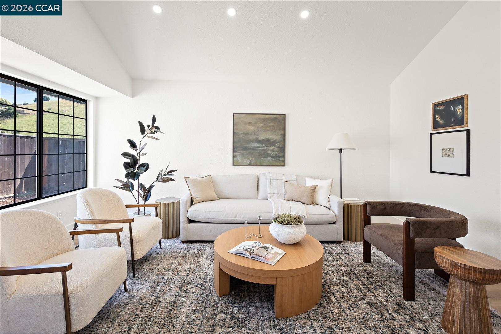 Detail Gallery Image 6 of 60 For 2419 Hill View Ln, Pinole,  CA 94564 - 5 Beds | 2/1 Baths