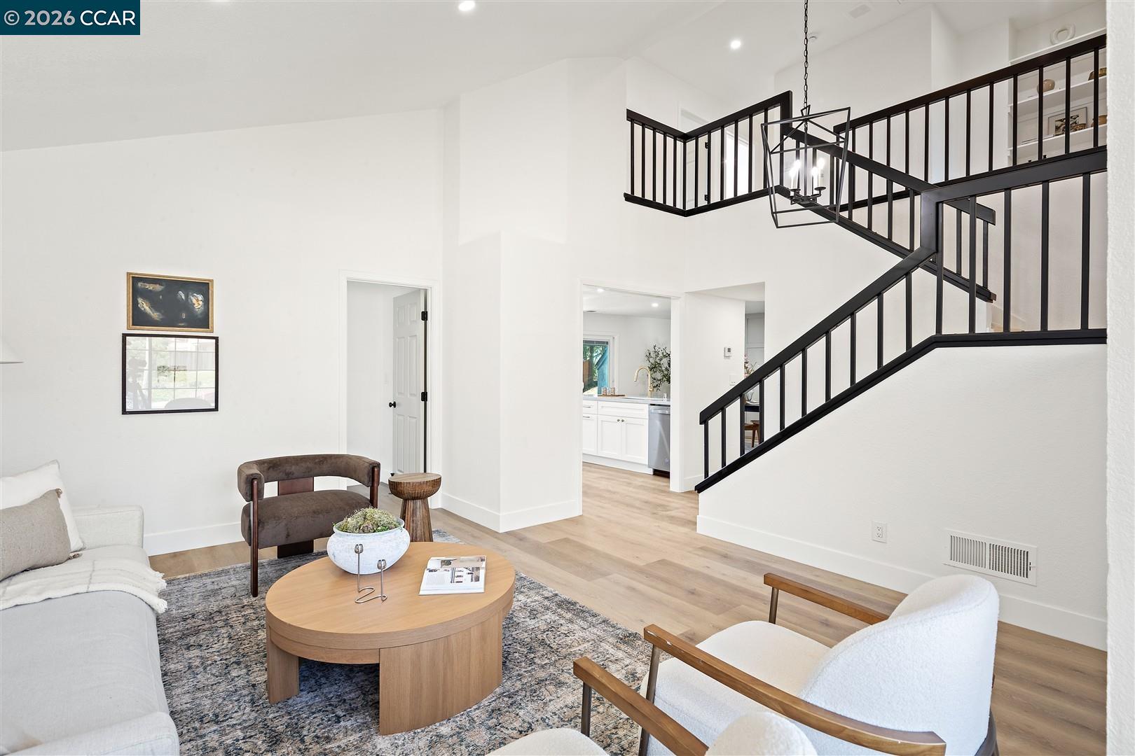 Detail Gallery Image 7 of 60 For 2419 Hill View Ln, Pinole,  CA 94564 - 5 Beds | 2/1 Baths