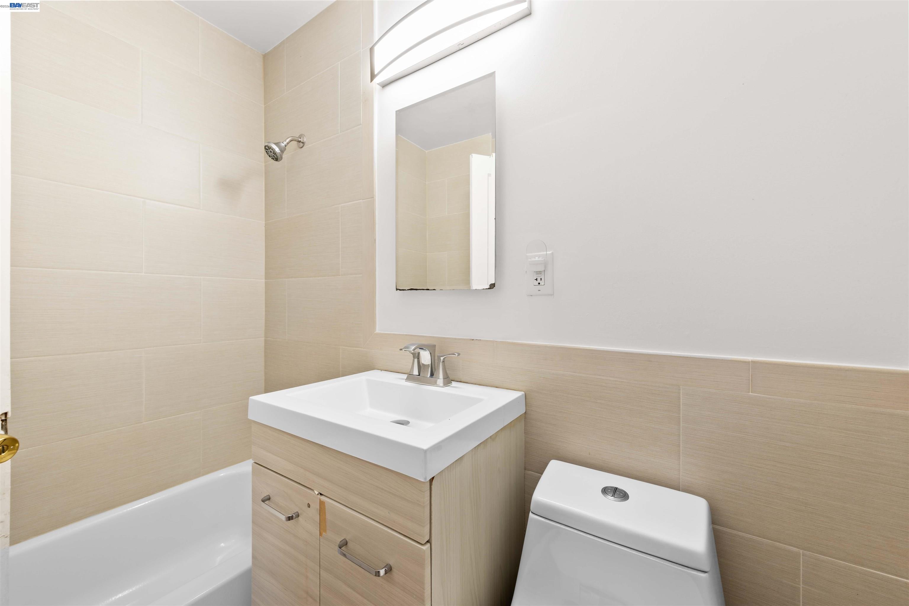 Detail Gallery Image 11 of 52 For 2102 Overhill Rd, Concord,  CA 94520 - 6 Beds | 3 Baths