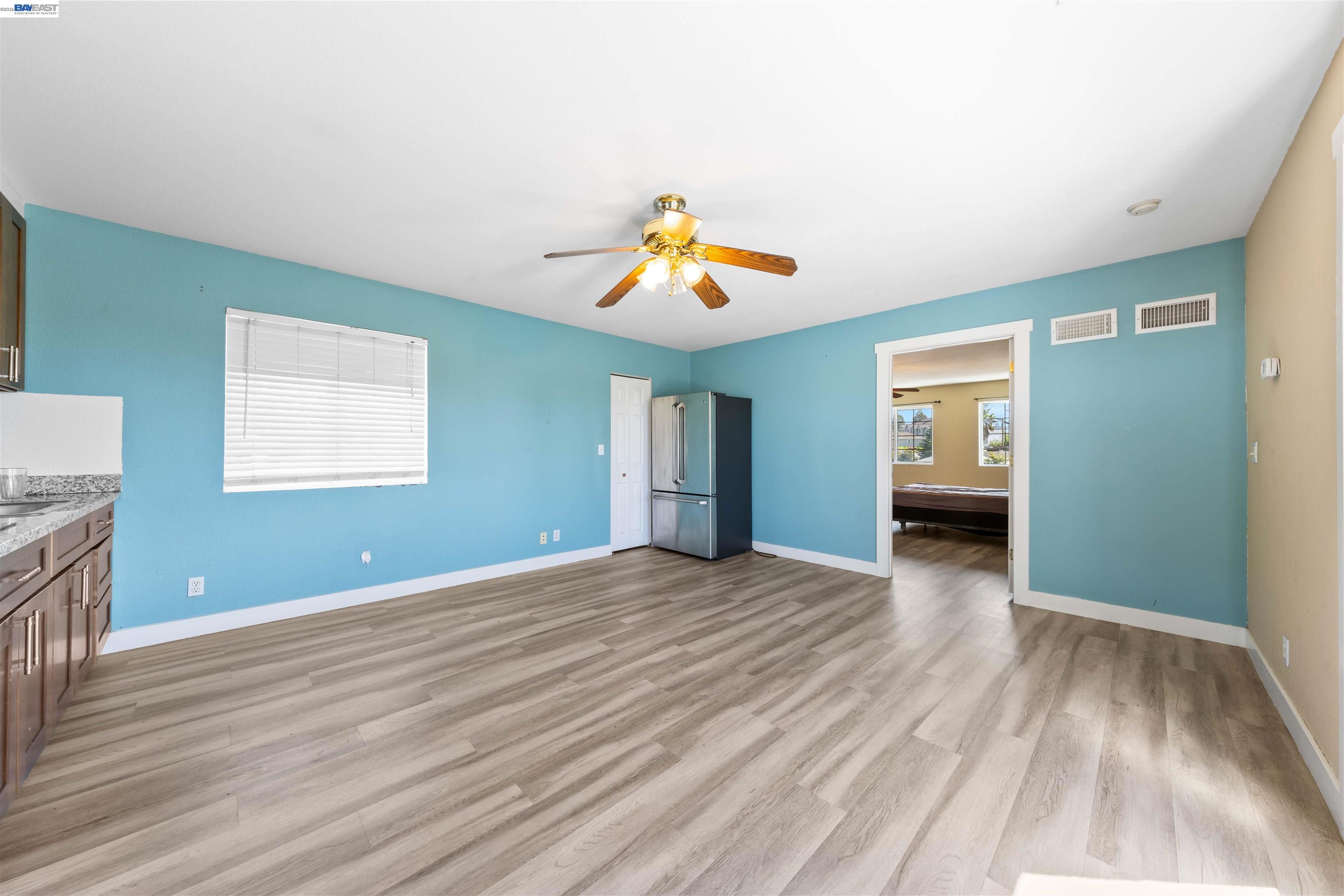 Detail Gallery Image 12 of 52 For 2102 Overhill Rd, Concord,  CA 94520 - 6 Beds | 3 Baths