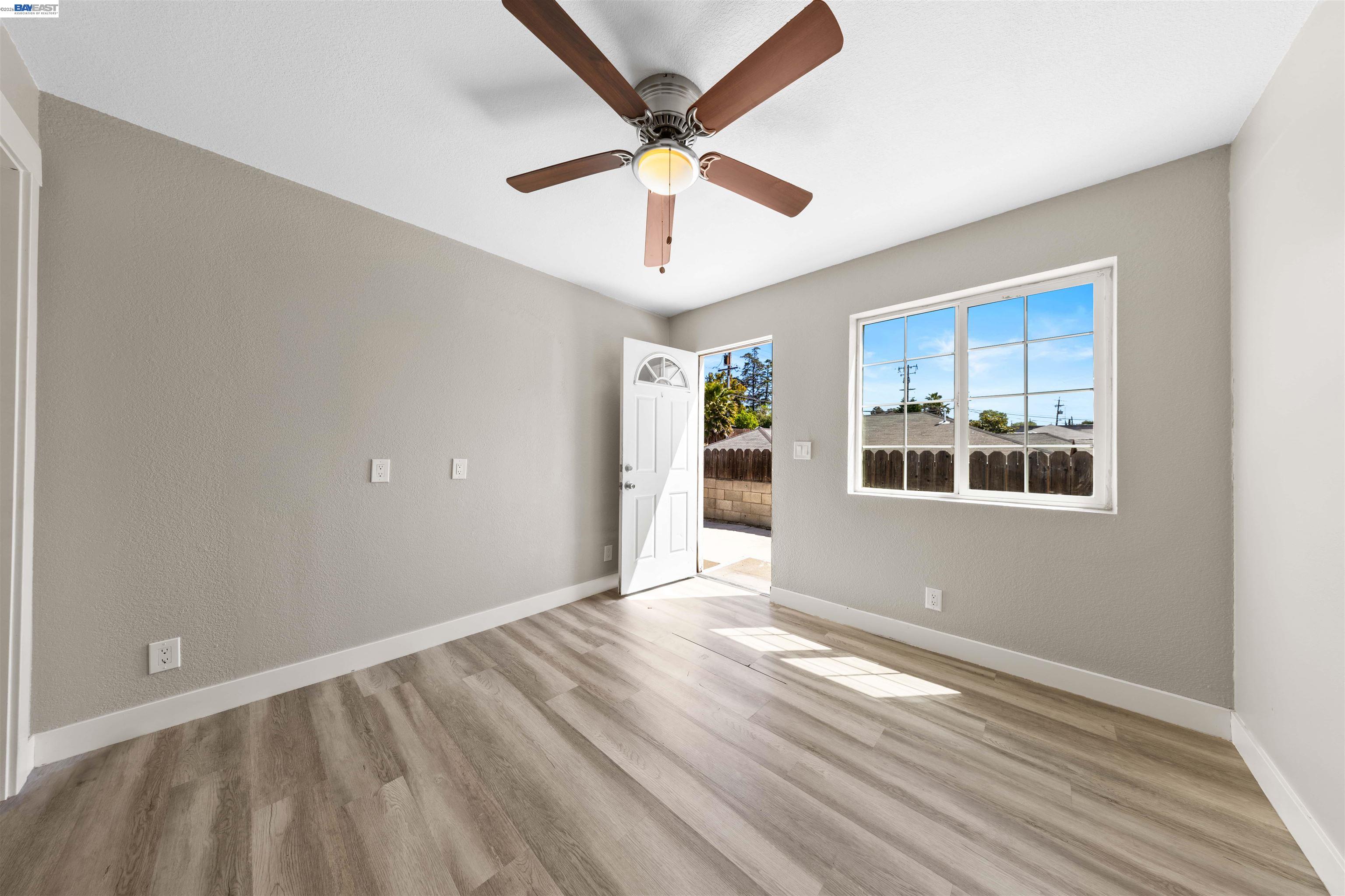 Detail Gallery Image 13 of 52 For 2102 Overhill Rd, Concord,  CA 94520 - 6 Beds | 3 Baths