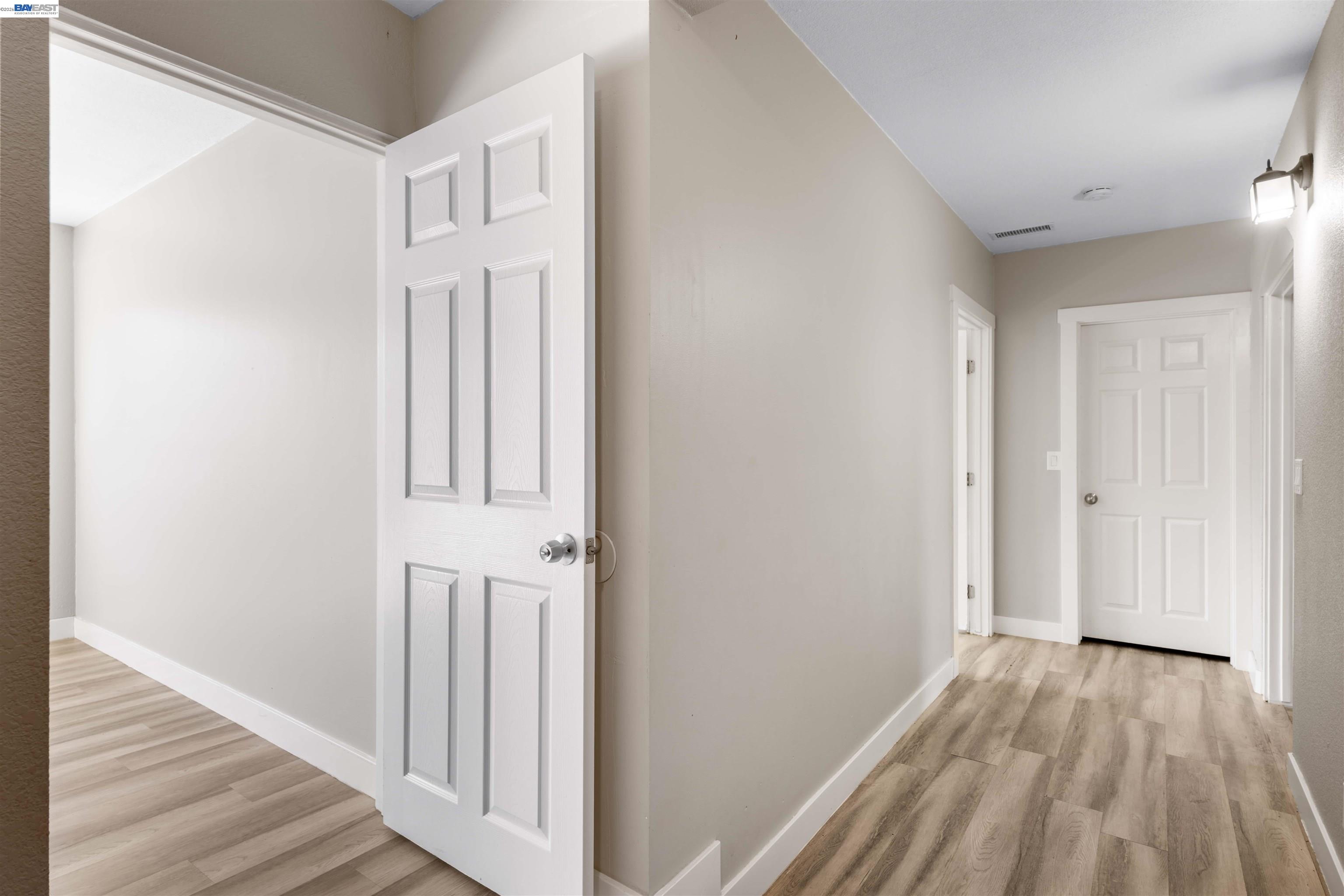 Detail Gallery Image 15 of 52 For 2102 Overhill Rd, Concord,  CA 94520 - 6 Beds | 3 Baths