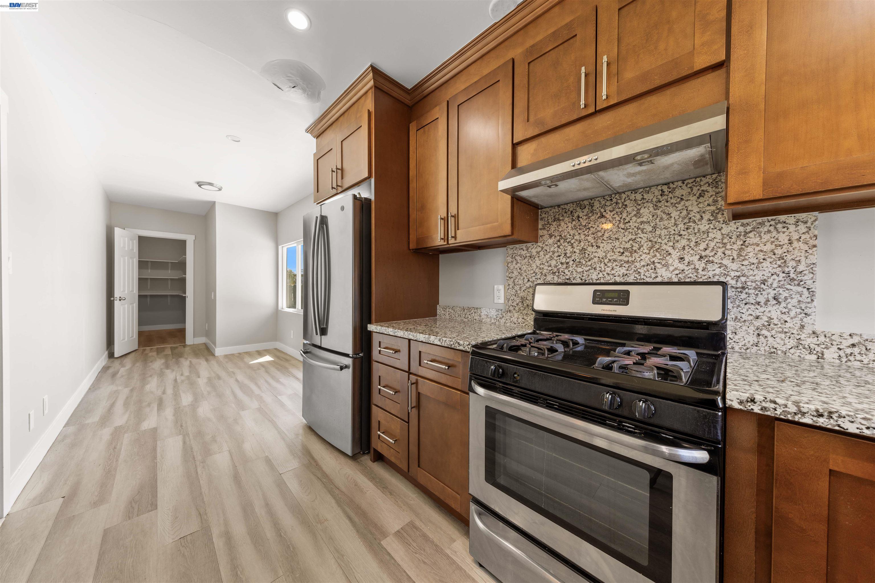 Detail Gallery Image 21 of 52 For 2102 Overhill Rd, Concord,  CA 94520 - 6 Beds | 3 Baths