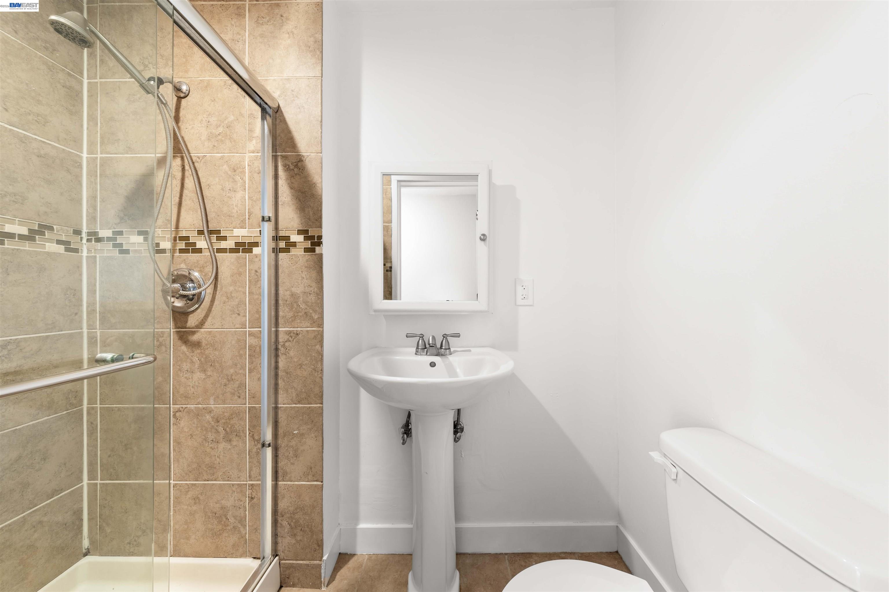 Detail Gallery Image 25 of 52 For 2102 Overhill Rd, Concord,  CA 94520 - 6 Beds | 3 Baths