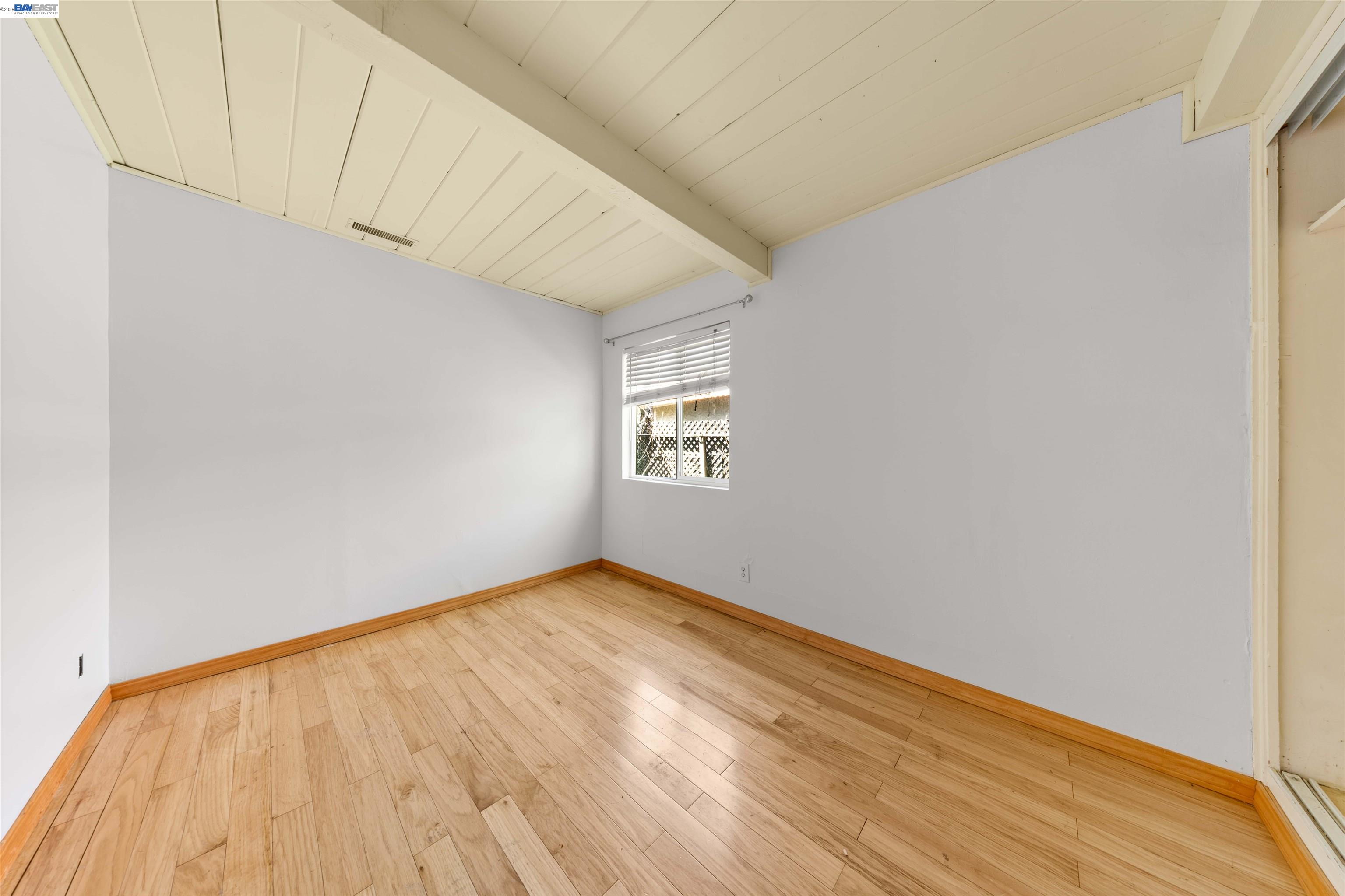 Detail Gallery Image 7 of 52 For 2102 Overhill Rd, Concord,  CA 94520 - 6 Beds | 3 Baths