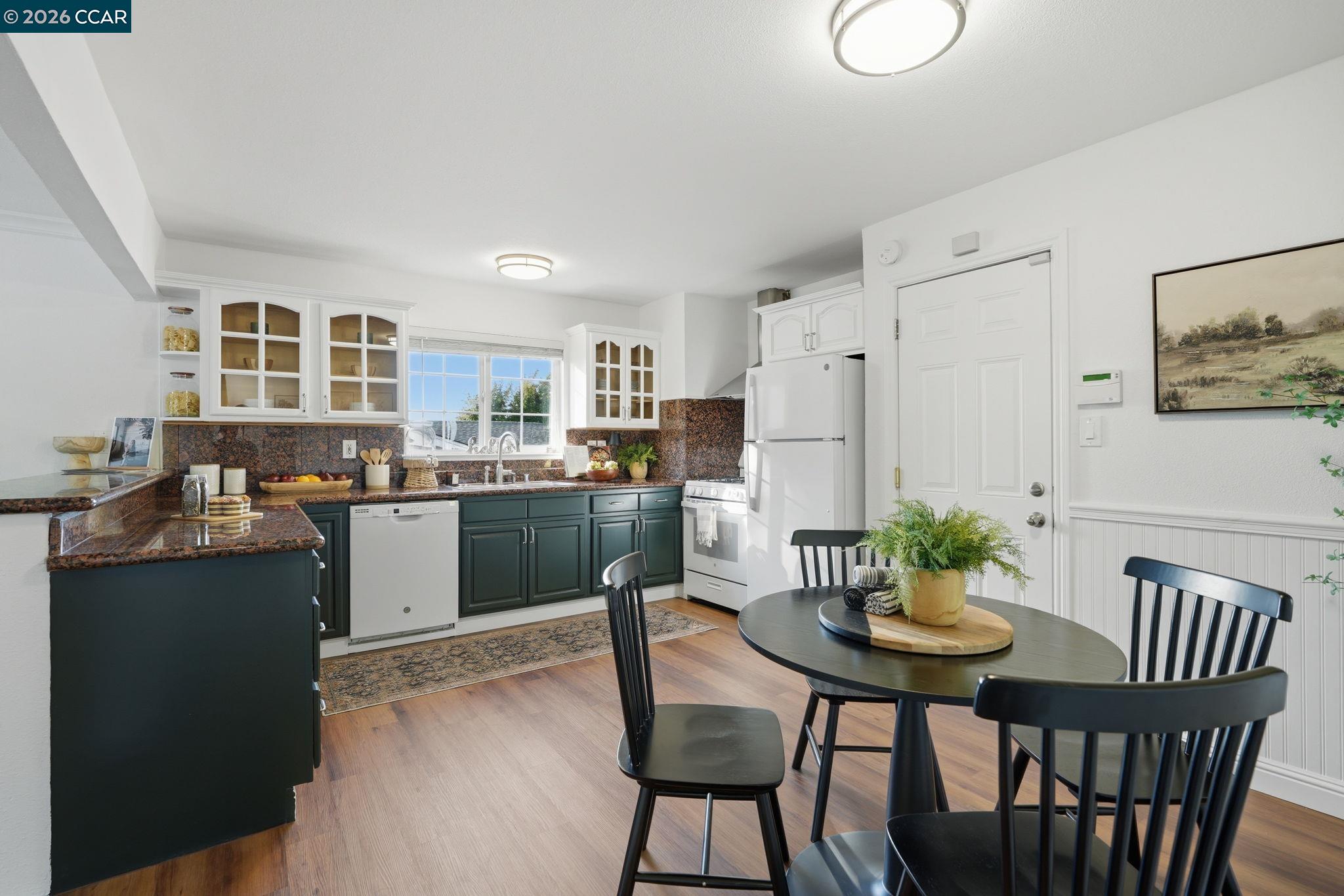 Detail Gallery Image 16 of 41 For 2313 Panoramic Dr, Concord,  CA 94520 - 4 Beds | 2 Baths