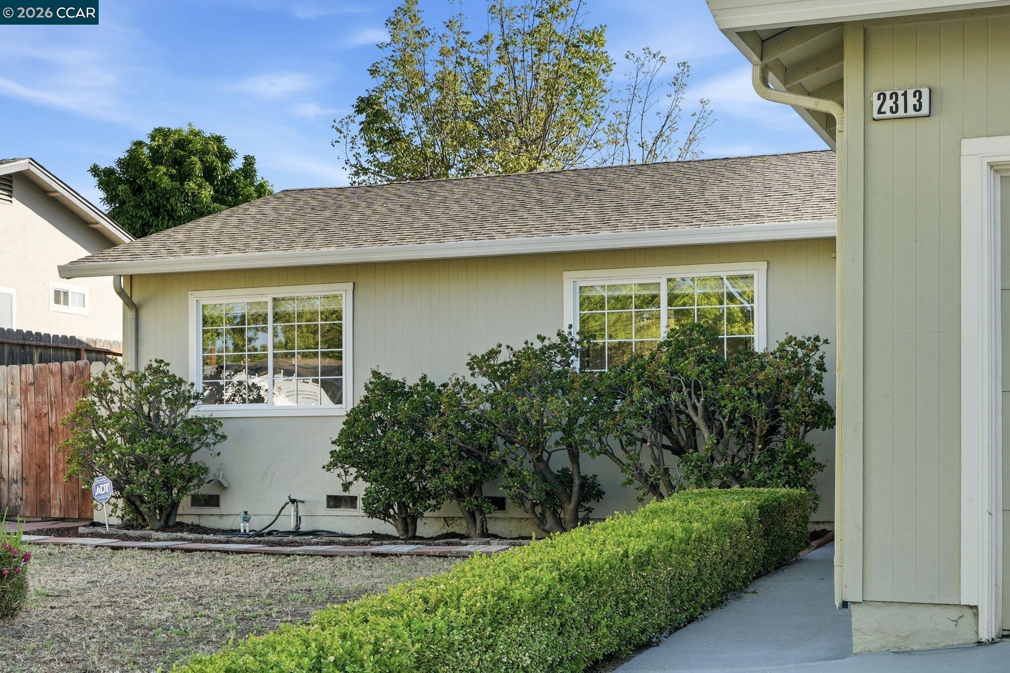 Detail Gallery Image 3 of 41 For 2313 Panoramic Dr, Concord,  CA 94520 - 4 Beds | 2 Baths