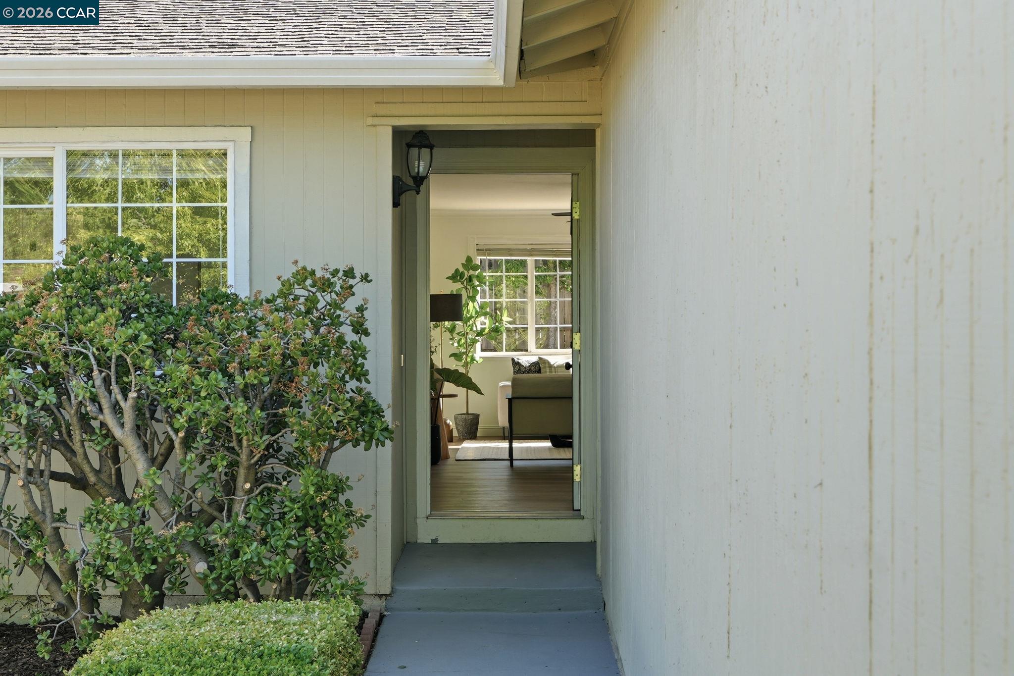 Detail Gallery Image 5 of 41 For 2313 Panoramic Dr, Concord,  CA 94520 - 4 Beds | 2 Baths