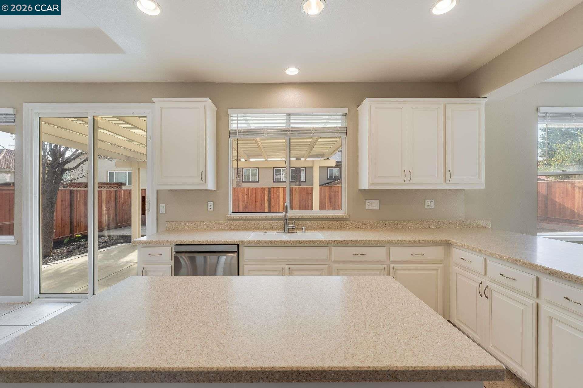 Detail Gallery Image 12 of 40 For 2500 Vallecito Way, Antioch,  CA 94531 - 5 Beds | 3 Baths