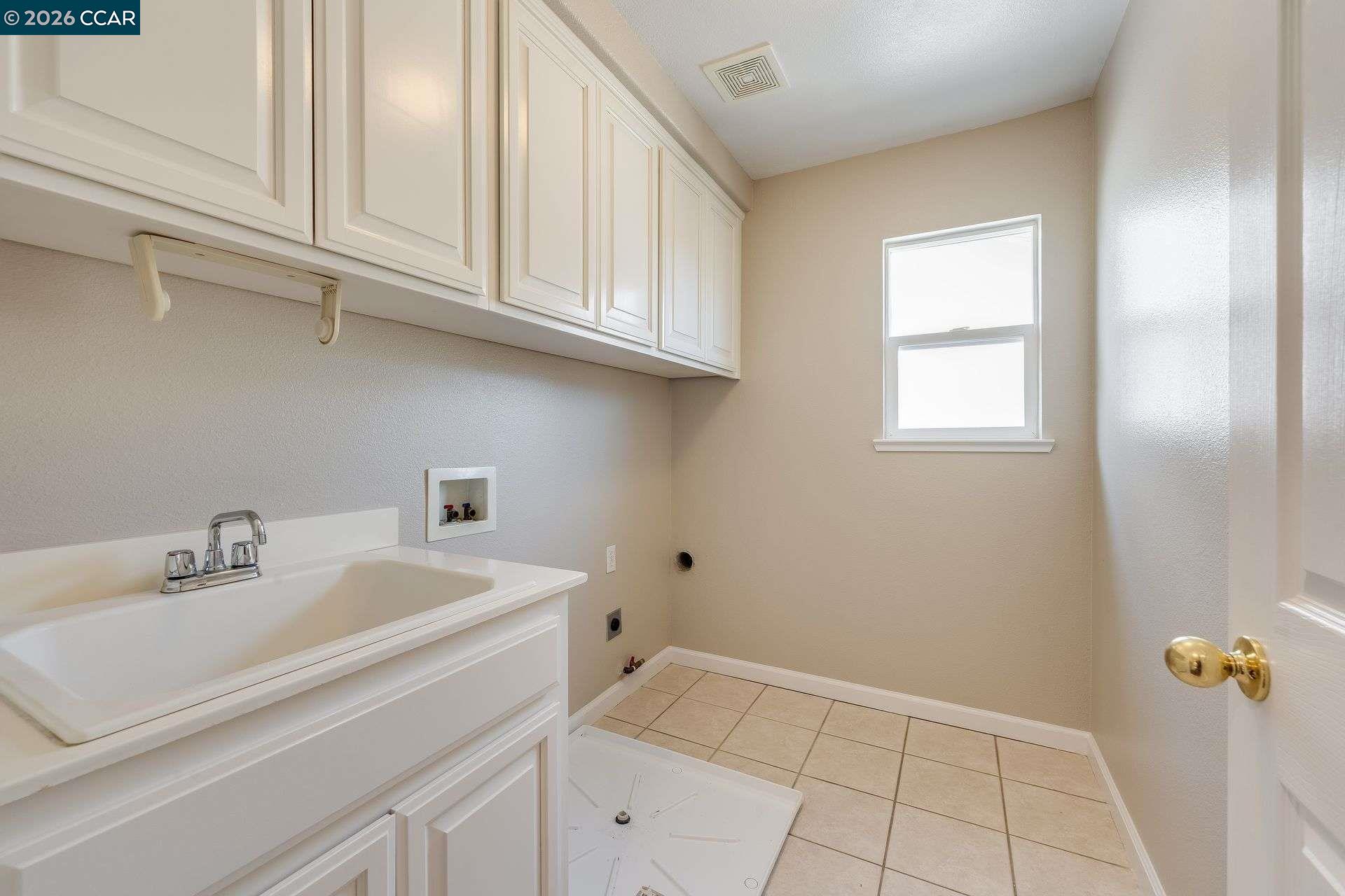 Detail Gallery Image 20 of 40 For 2500 Vallecito Way, Antioch,  CA 94531 - 5 Beds | 3 Baths