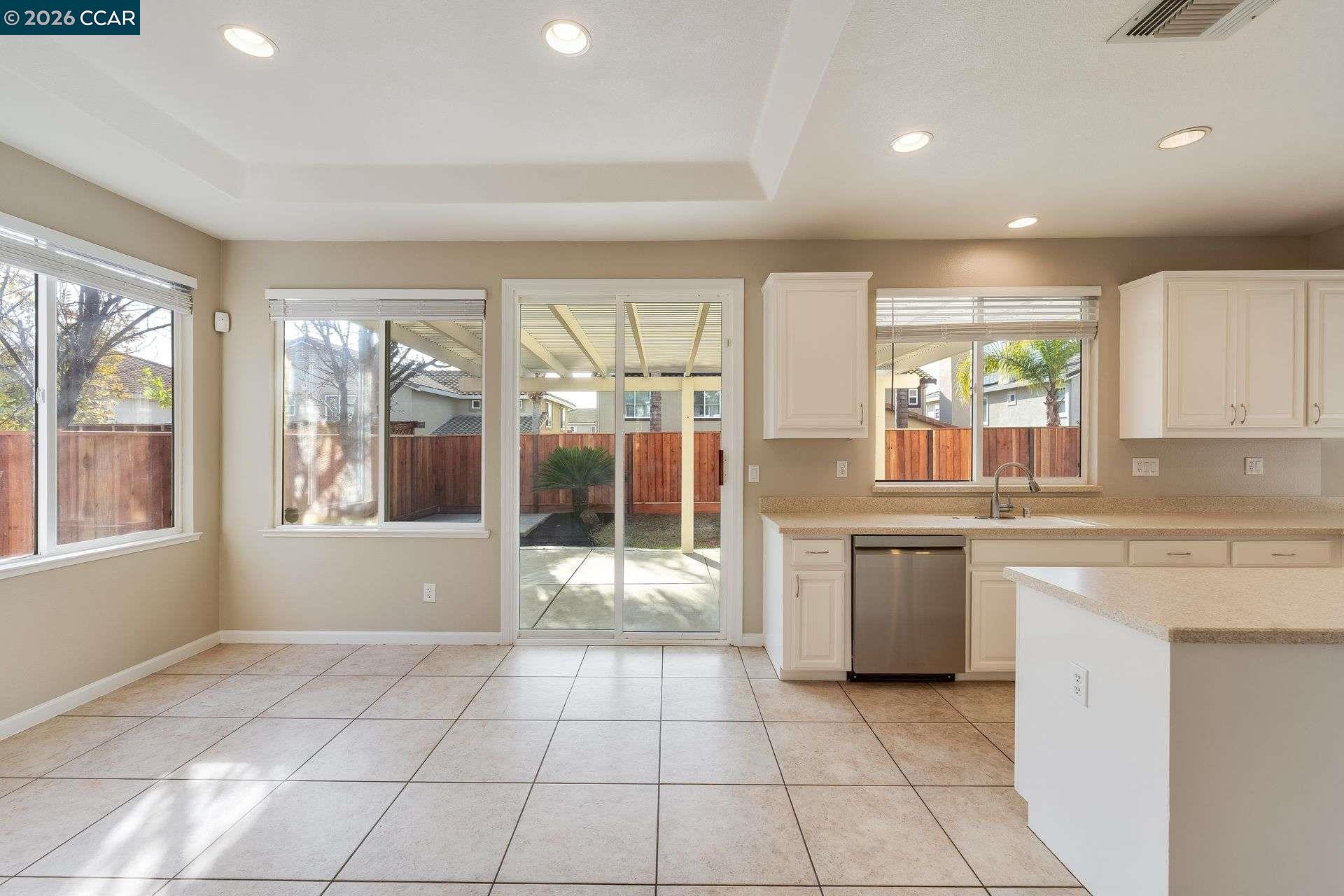 Detail Gallery Image 7 of 40 For 2500 Vallecito Way, Antioch,  CA 94531 - 5 Beds | 3 Baths